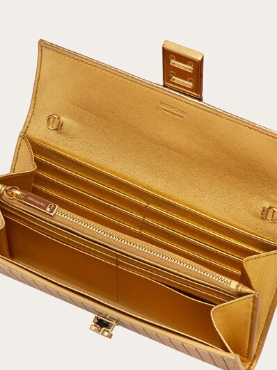 【関税込み】FERRAGAMO LUX GOLD' WALLET ON CHAIN Hug wallet with chain - Women | Ferragamo