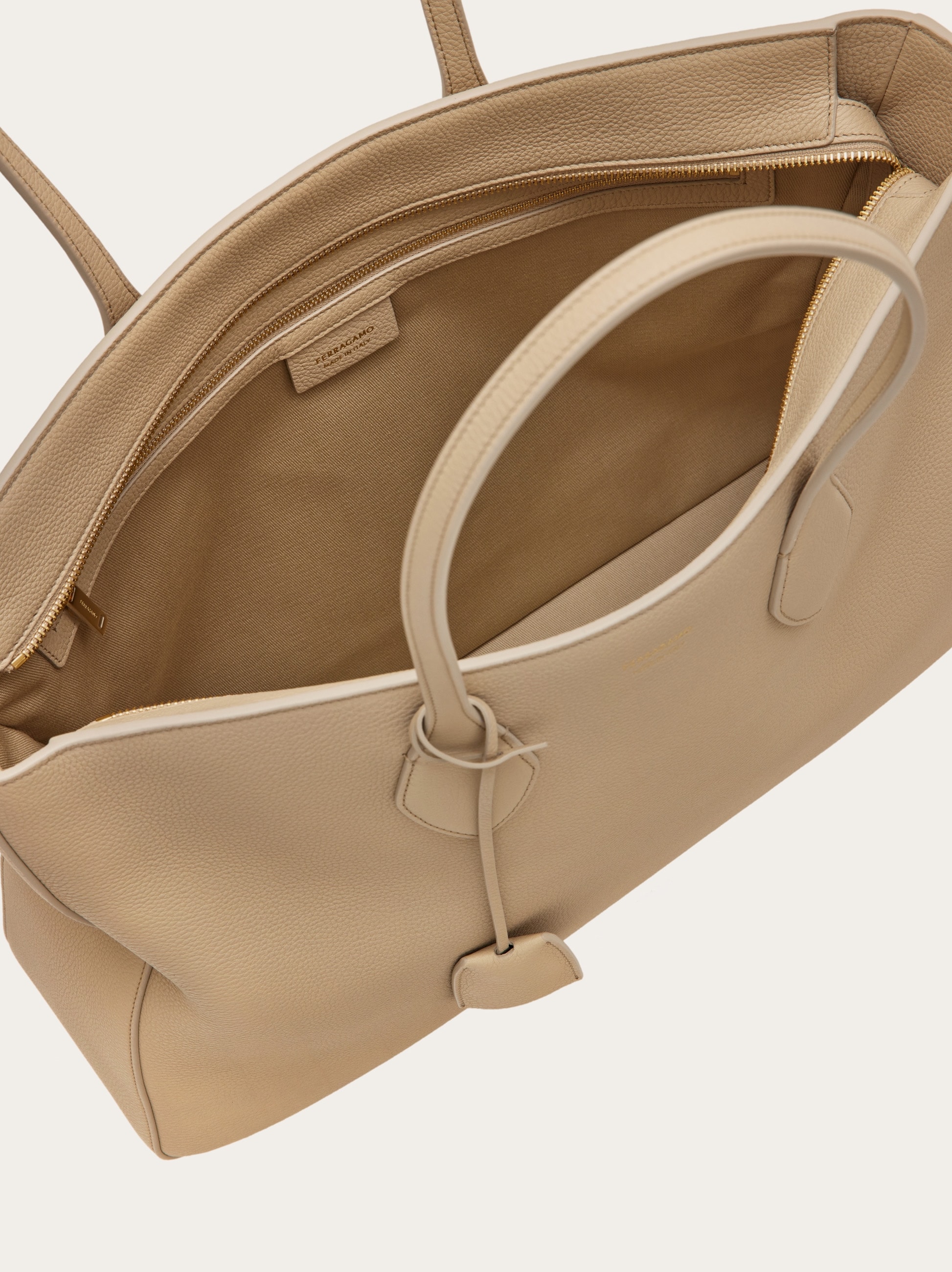 Star-shaped tote bag (L) - Women | Ferragamo