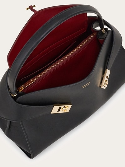 ★新作★FERRAGAMO ハグ ミディアム トープショルダーバッグ Ferragamo - ミディアムハグハンドバッグ をオンライン購入