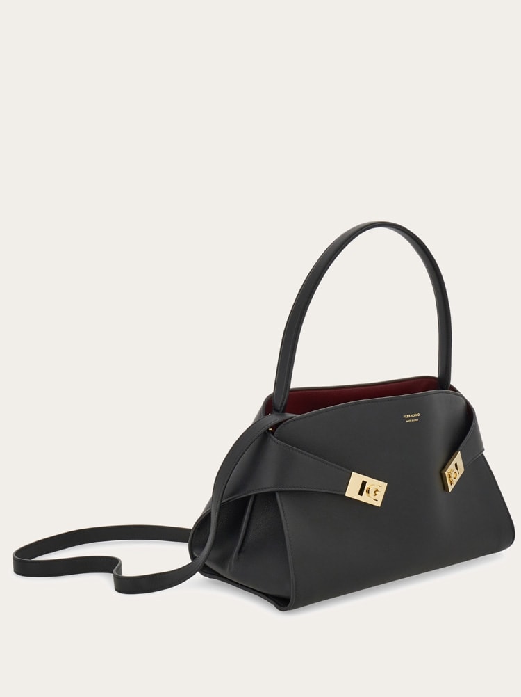 Hug soft bicolor shoulder bag (M) Gallery image 7