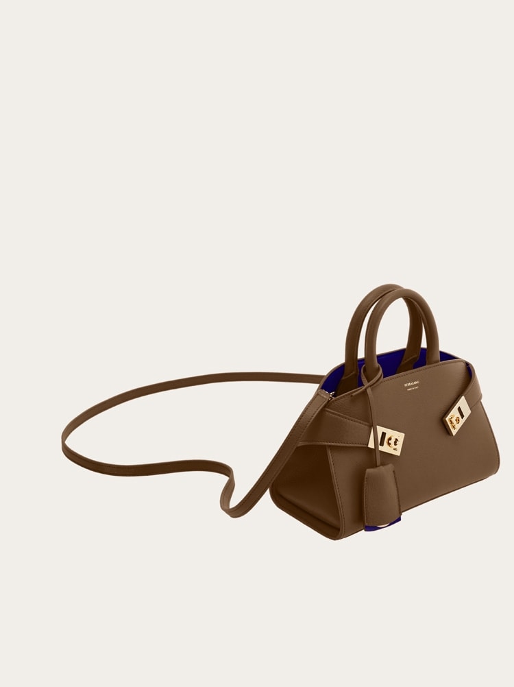 ★FERRAGAMO★【Hug】バイカラー ハンドバッグ 関税送料込* Hug バイカラー ハンドバッグ (L) - ウィメンズ | Ferragamo