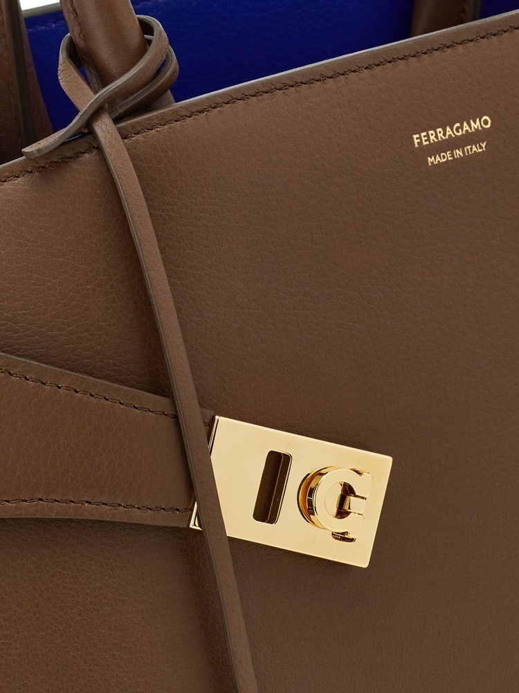 Hug bicolor handbag (XS) Gallery image 7
