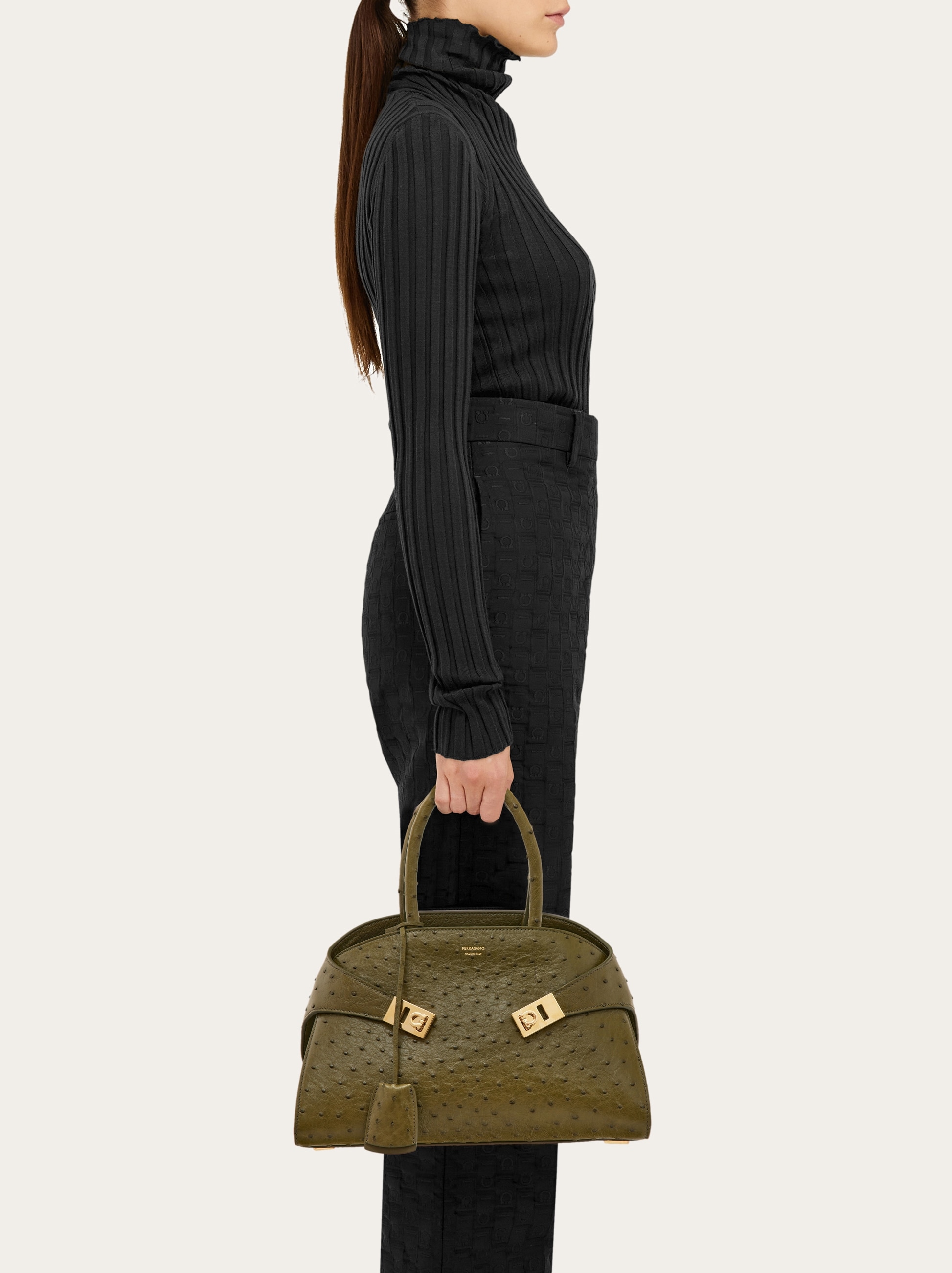 Hug handbag (M) - Women | Ferragamo