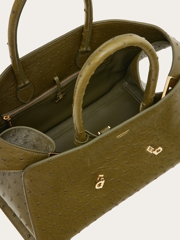 Hug handbag (M) Gallery image 6