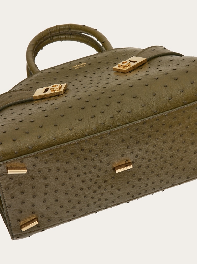 Hug handbag (M) Gallery image 9