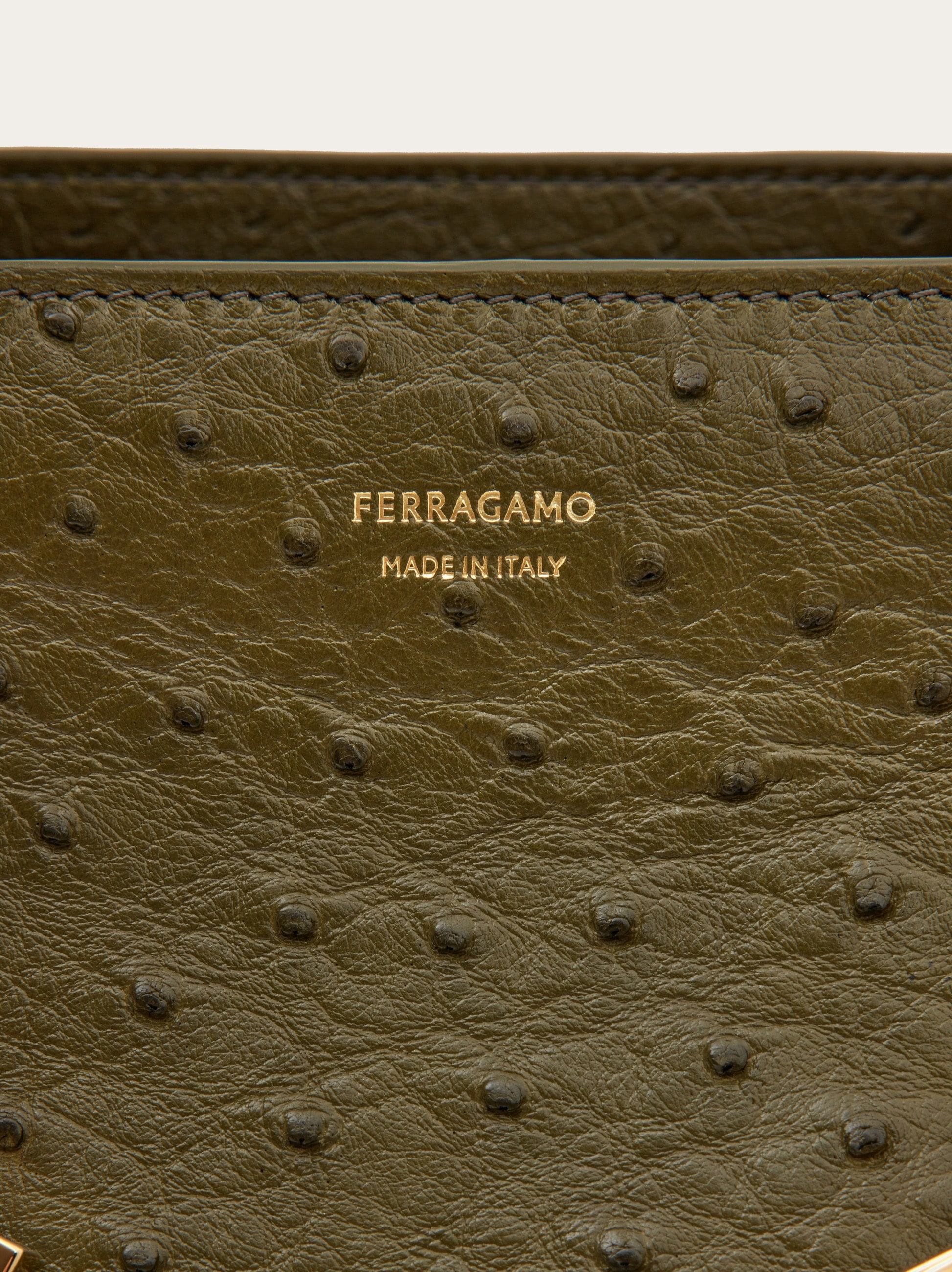 Hug handbag (M) - Women | Ferragamo