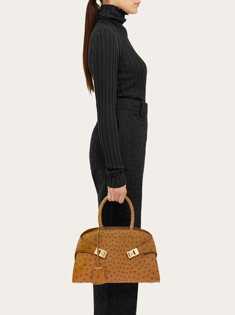 Hug handbag (M) Gallery image 2