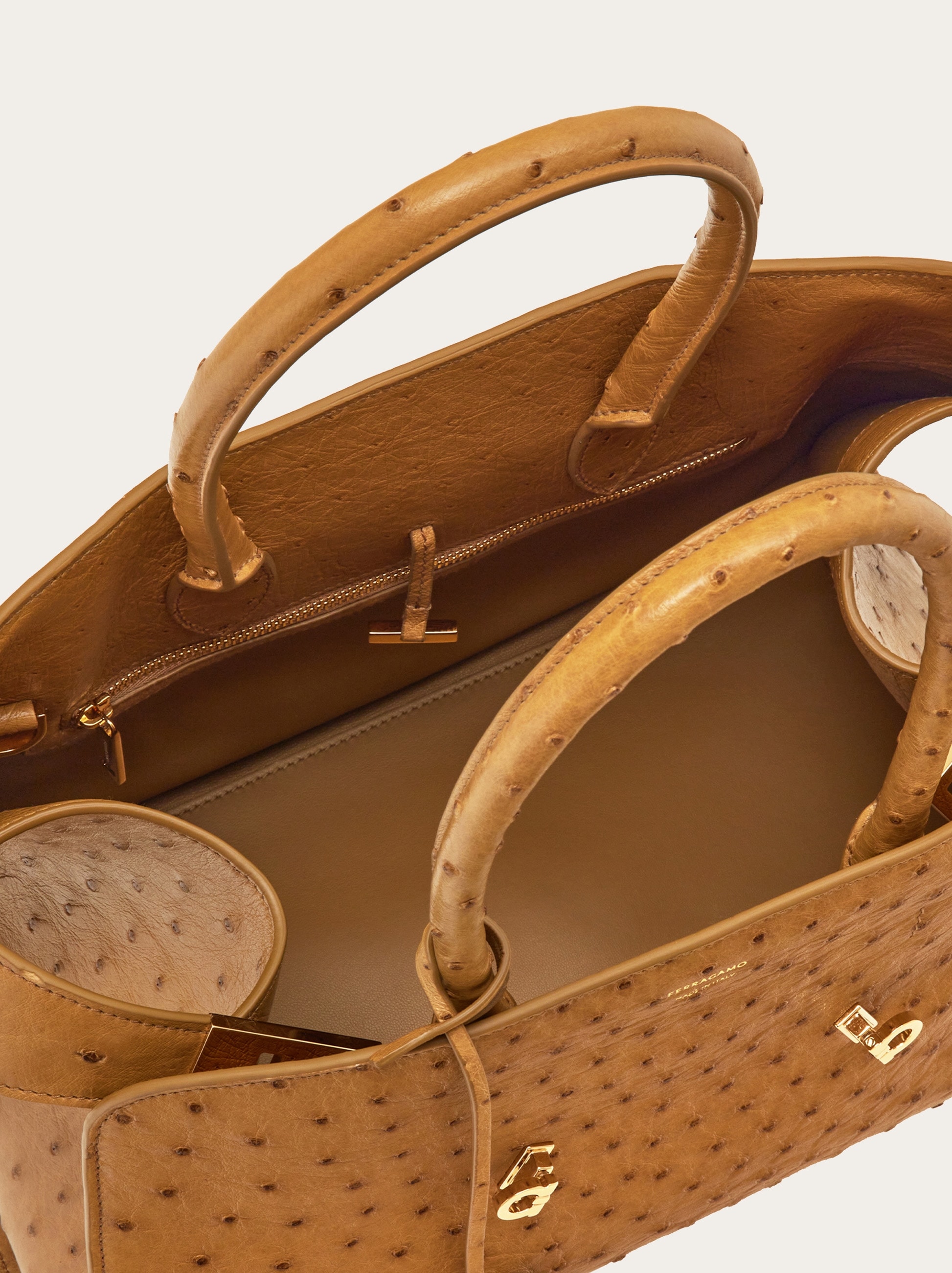 Hug handbag (M) - Women | Ferragamo