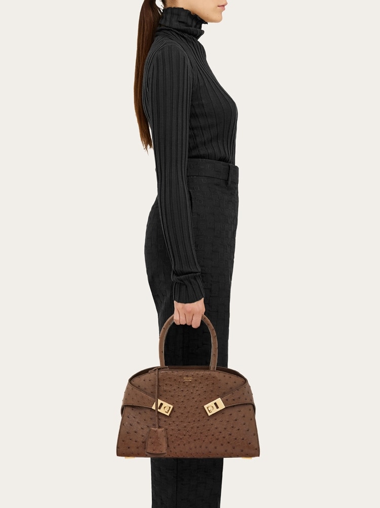 Hug handbag (M) Gallery image 2