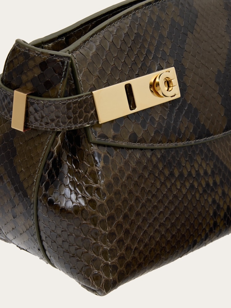 Hug soft crossbody bag (XS) Gallery image 8