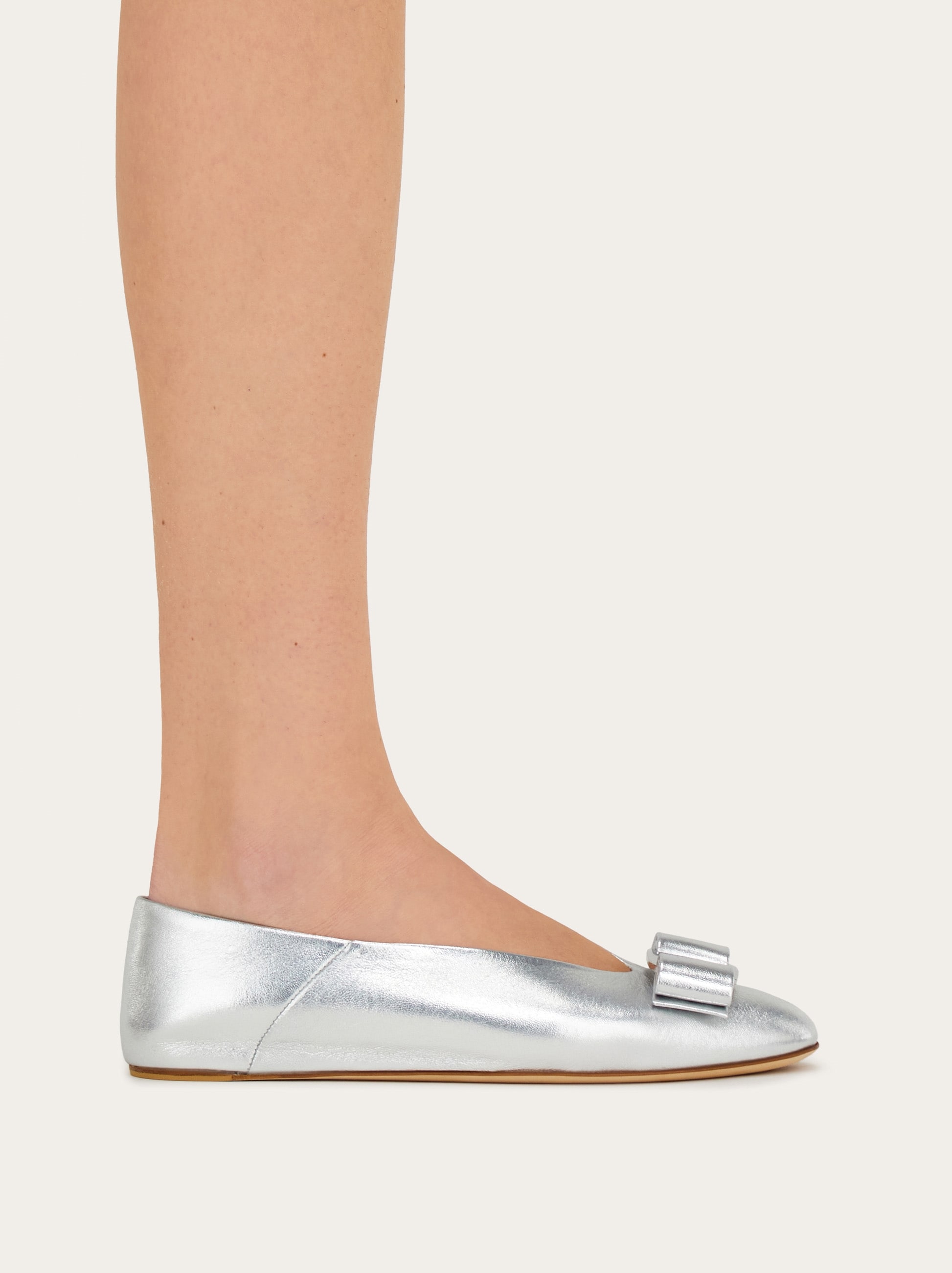 【送料&関税込】Ferragamo New Vara Silver Ballerina Shoes New Vara plate ballet flat - Women | Ferragamo