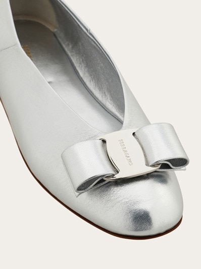 【送料&関税込】Ferragamo New Vara Silver Ballerina Shoes New Vara plate ballet flat - Women | Ferragamo