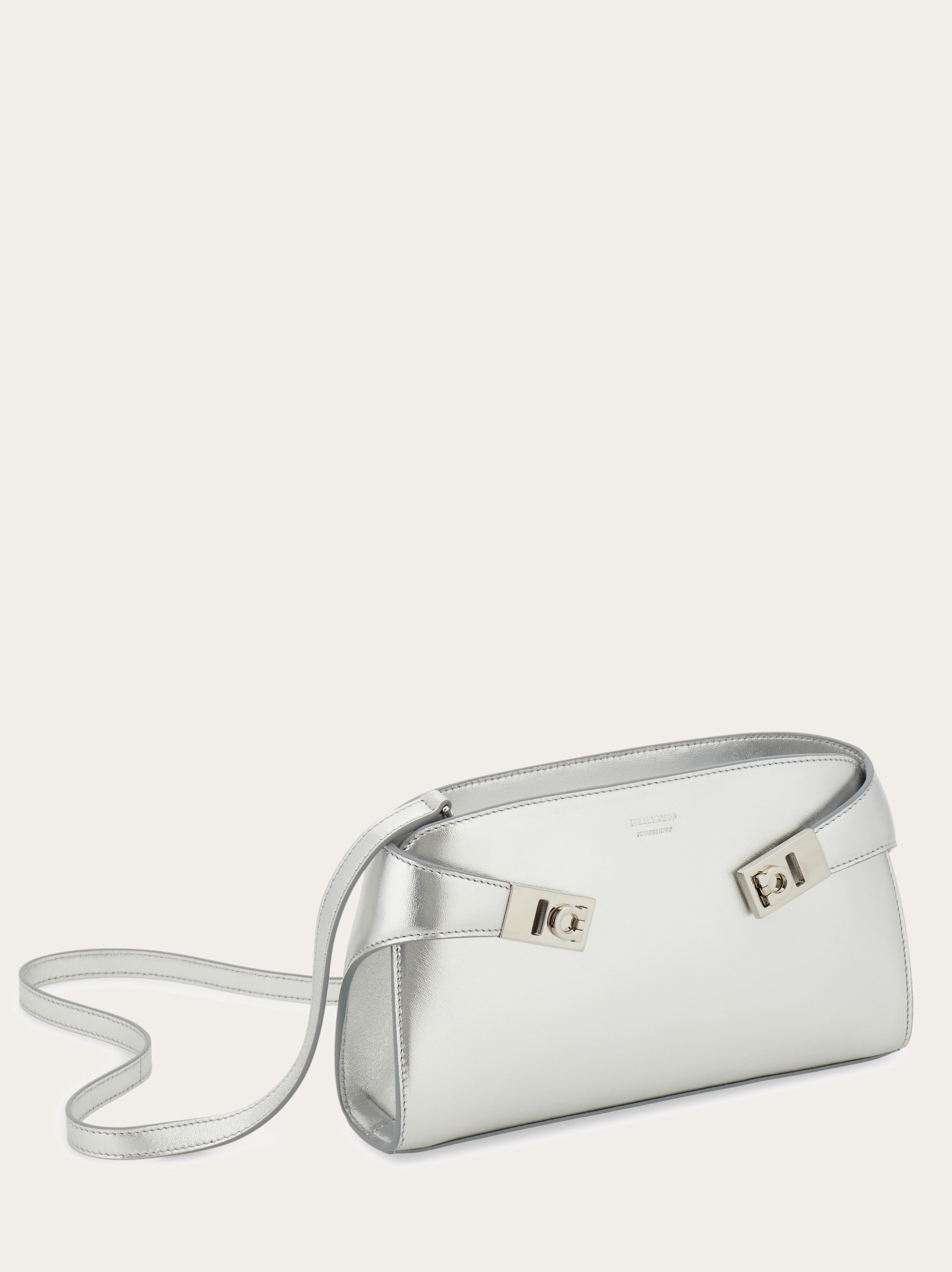 24AW new/FERRAGAMO ハグレザークロスボディバッグ Bag Gray Hug soft crossbody bag (L) - Women | Ferragamo