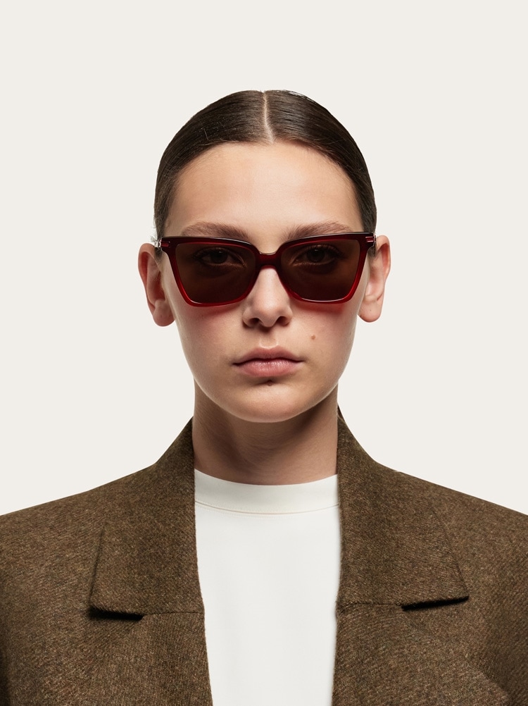 Butterfly frame sunglasses Gallery image 3