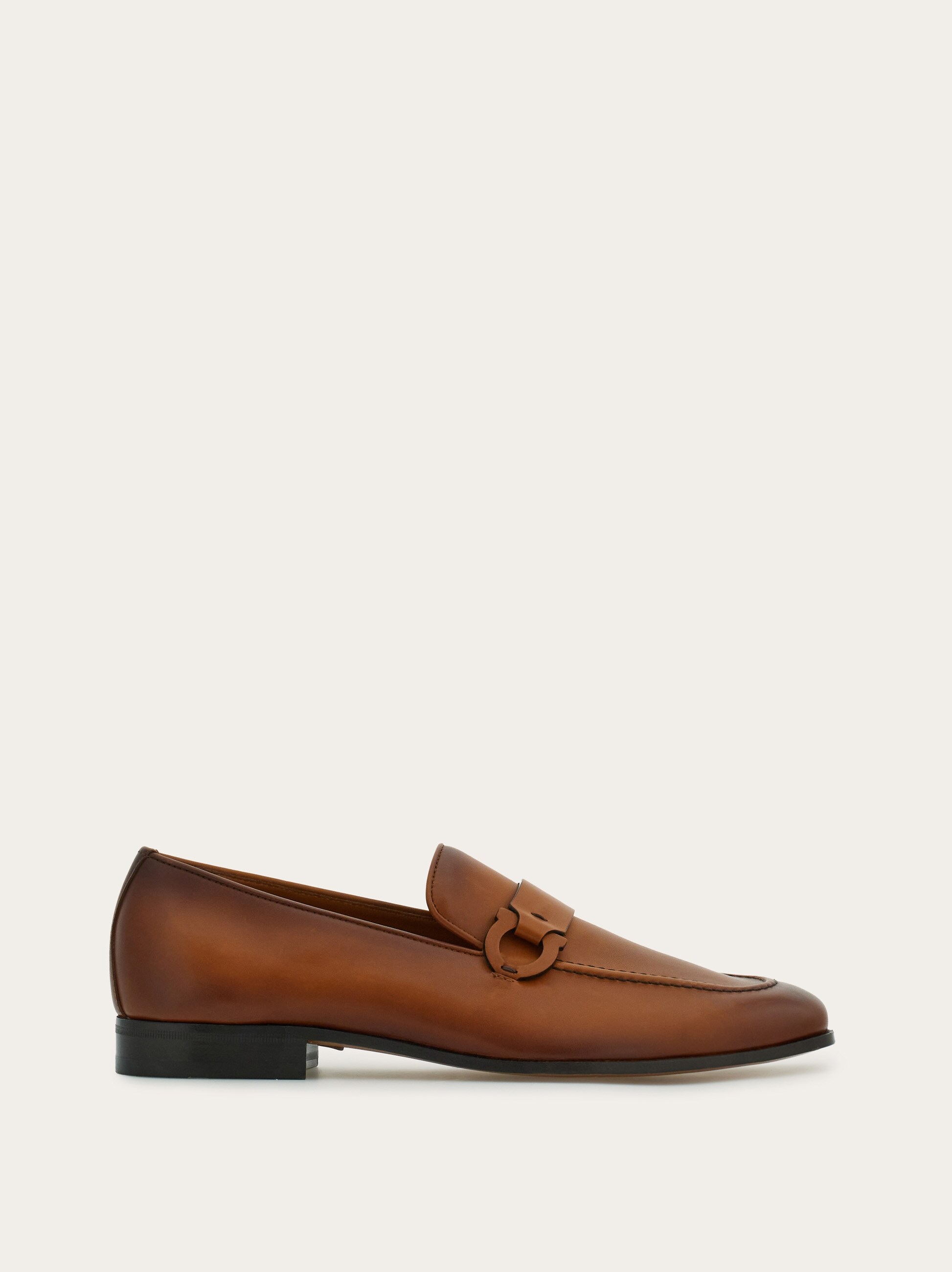 ★関税込み★ FERRAGAMO DARK BROWN LEATHER GANCINI LOAFERS Ferragamo Gancini loafers for Men - Brown in UAE | Level Shoes
