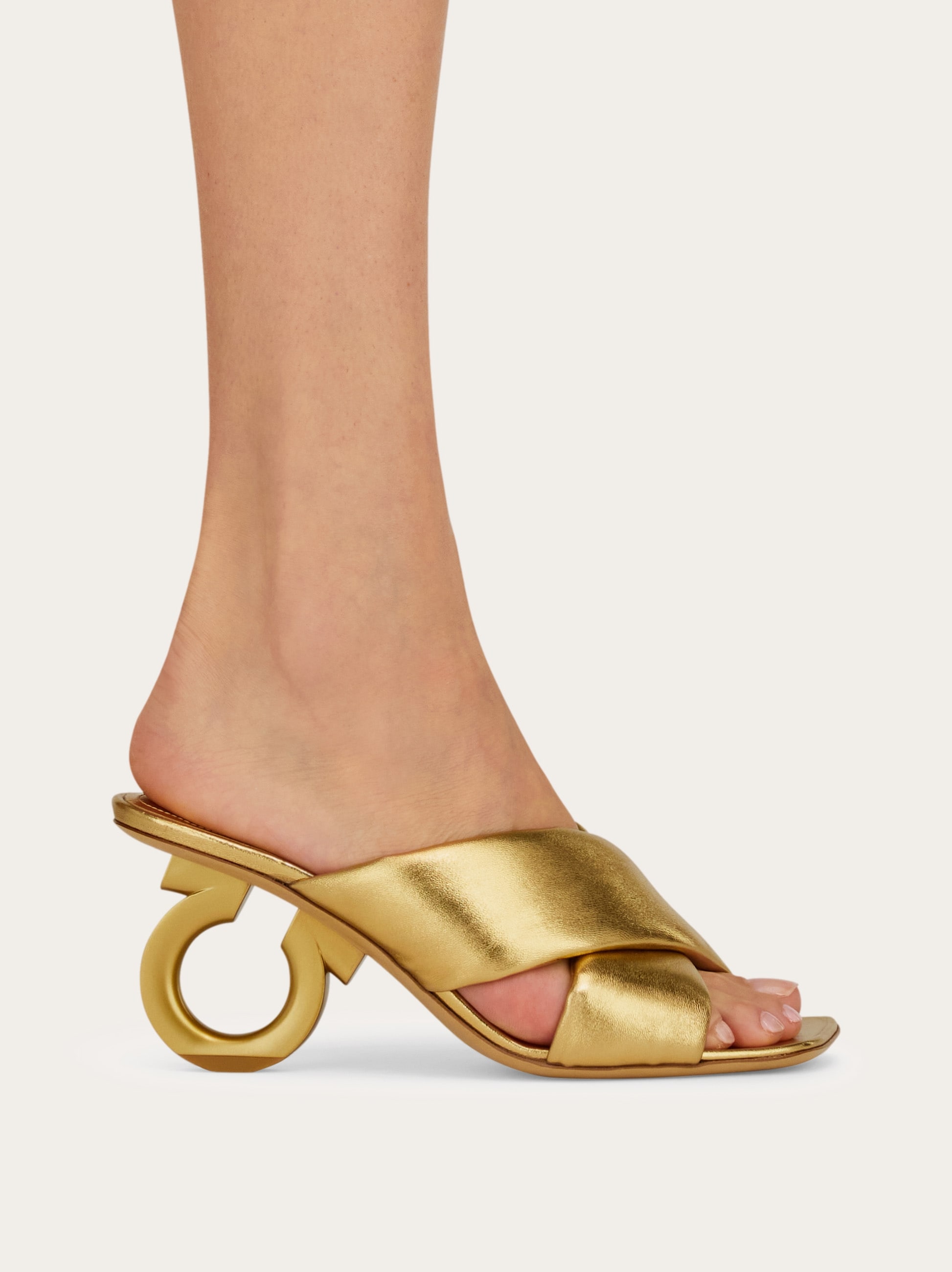 Ferragamo PUMPS＆HEELS WOMAN BRILDA 85 Ferragamo Brilda 85 Pumps In Patent Leather In Silver | ModeSens