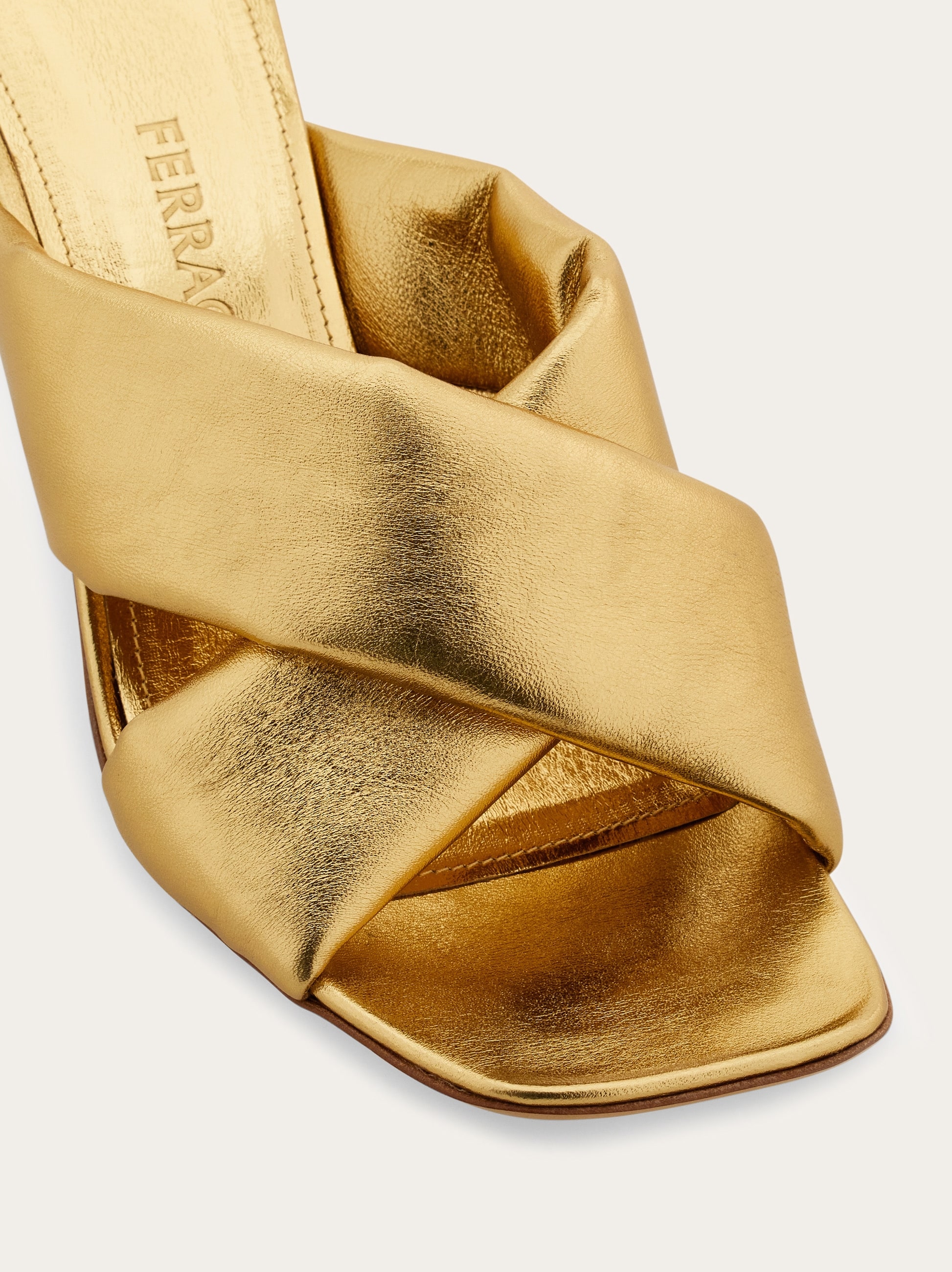 サンダル・ミュール Salvatore Ferragamo Astro Women's Sandals Beige Leather Salvatore Ferragamo Beige Calf Leather Sandals for Women