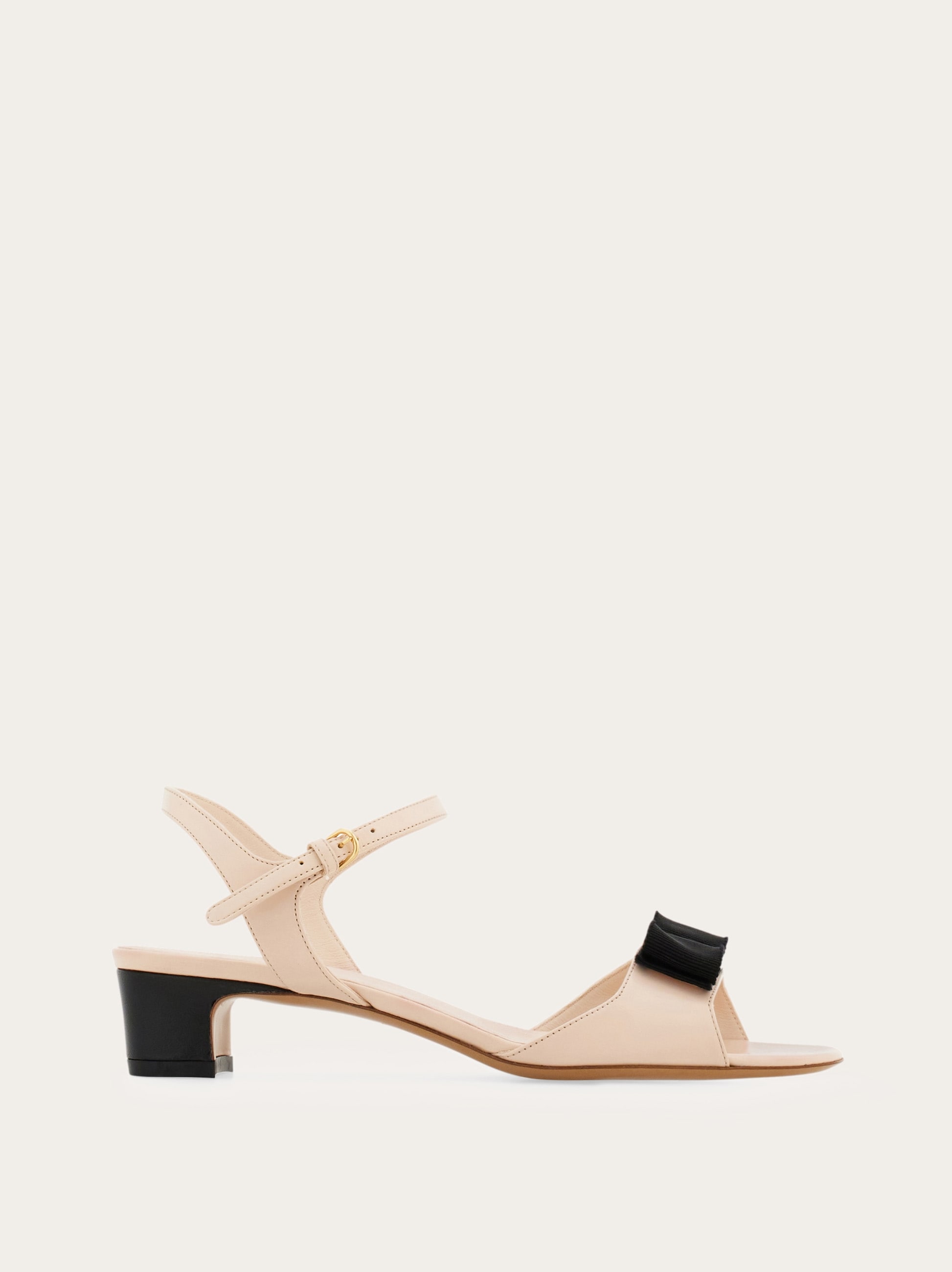 【FERRAGAMO】 VARA BOW SANDAL $750 NEW Salvatore Ferragamo Women's Black Patent Leather