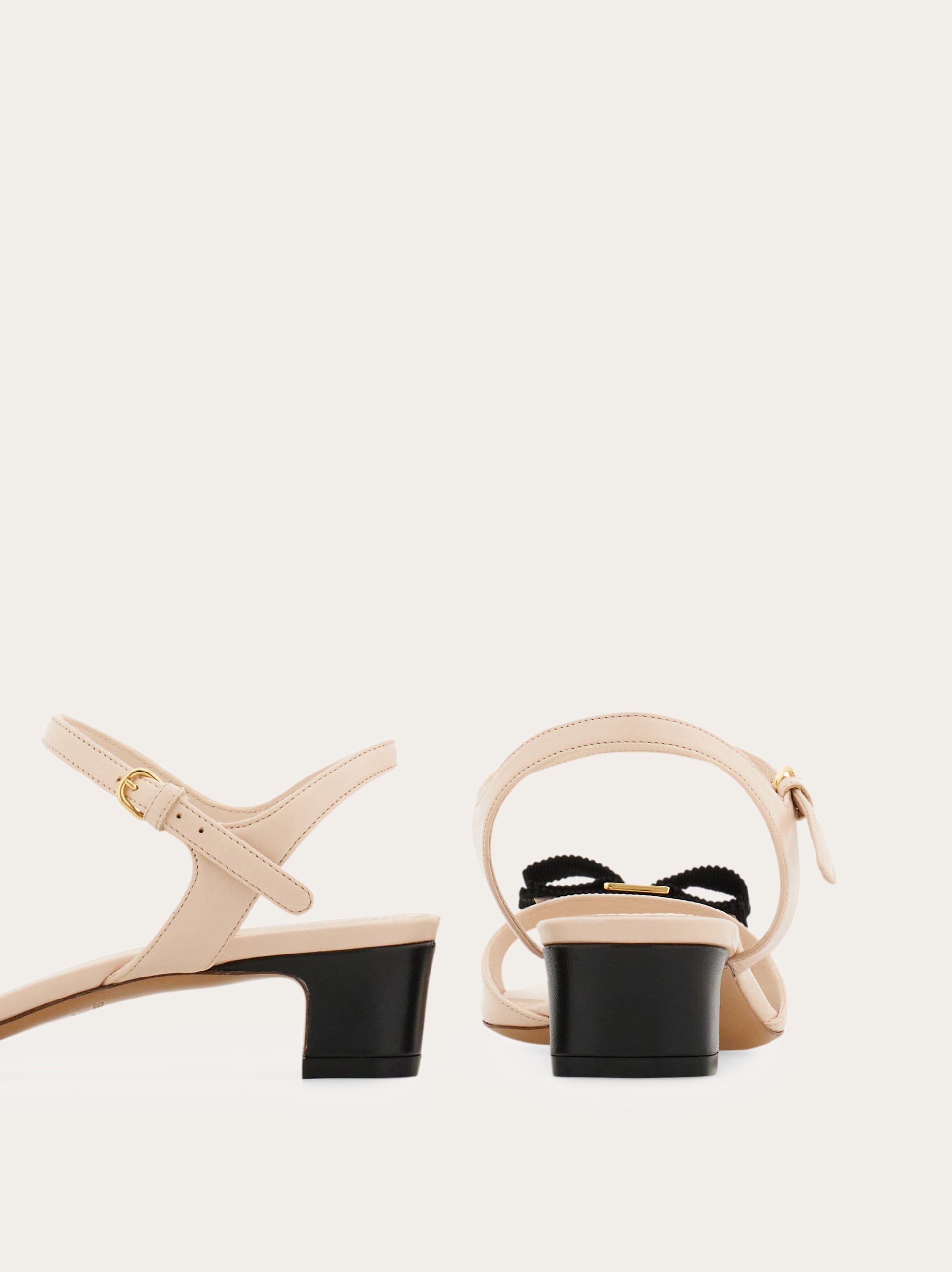 【送料&関税込】Ferragamo Vara Bow Open-toe Sandals Ferragamo Vara-bow Detail Sandals | Black | FARFETCH