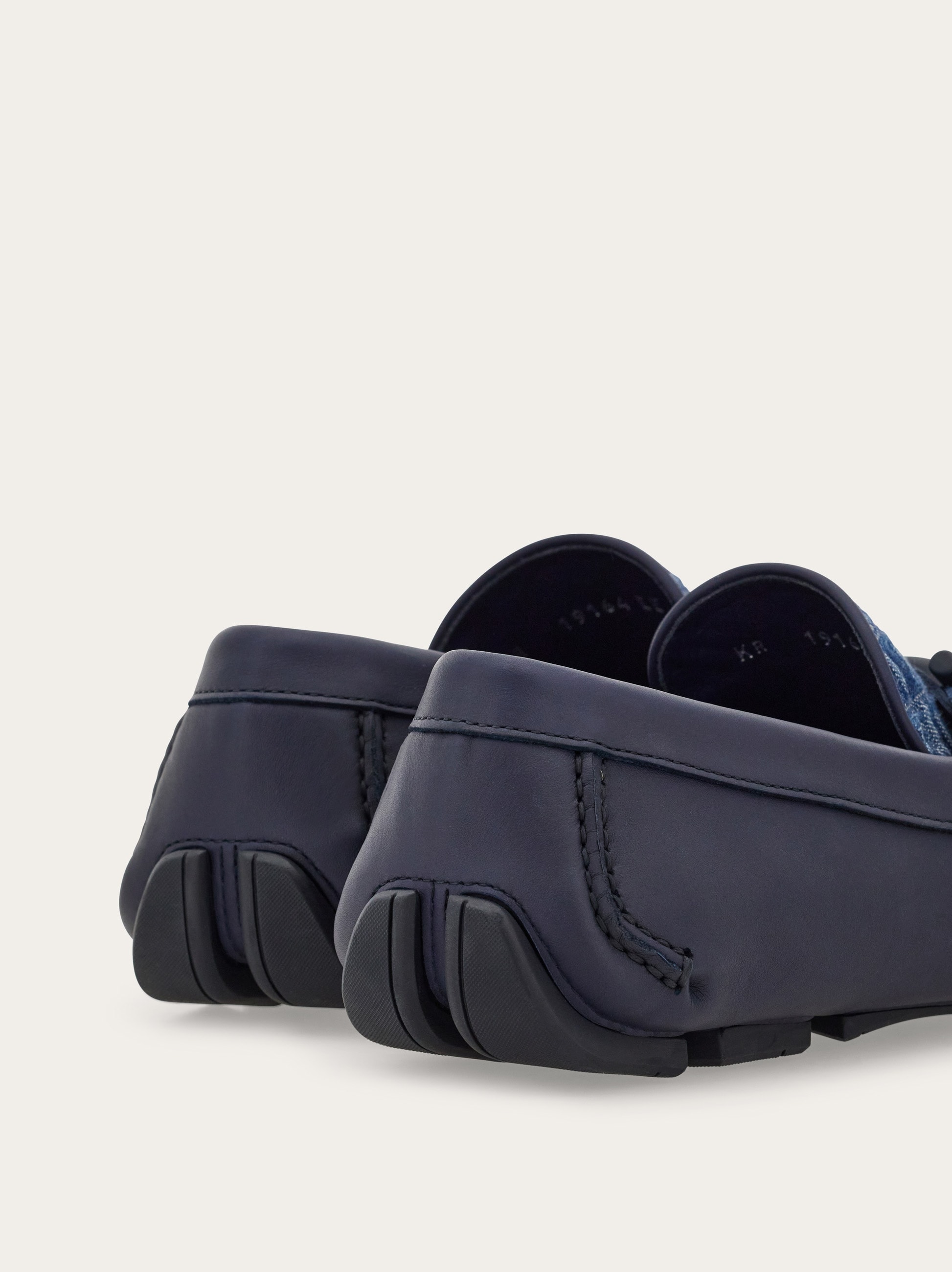 【送関込】ferragamo☆gancini ornamented Ferragamo Gancini-ornament Leather Loafers | Black | FARFETCH