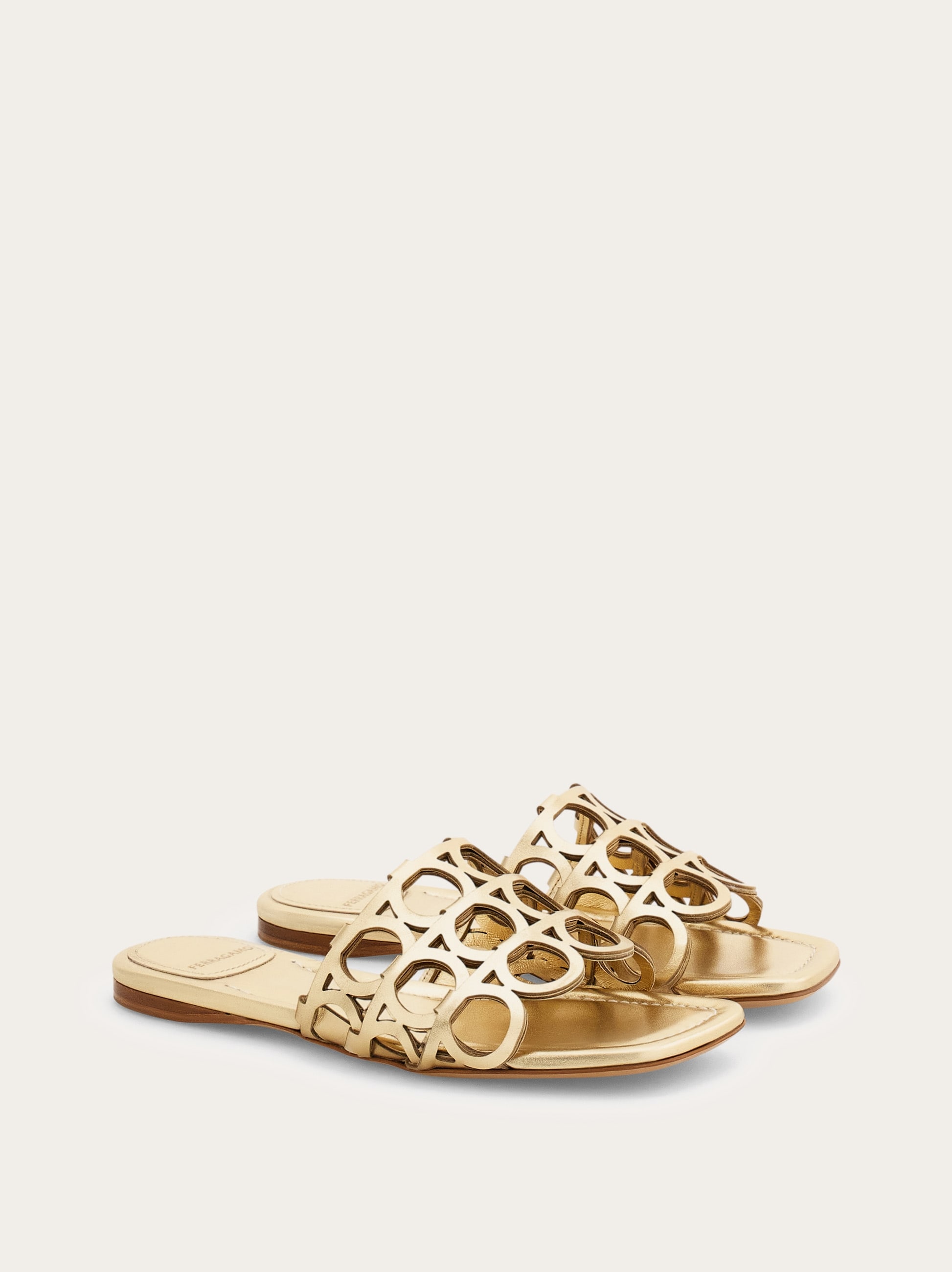 サンダル・ミュール FERRAGAMO GANCINI SLIDES Gancini slide - Women | Ferragamo