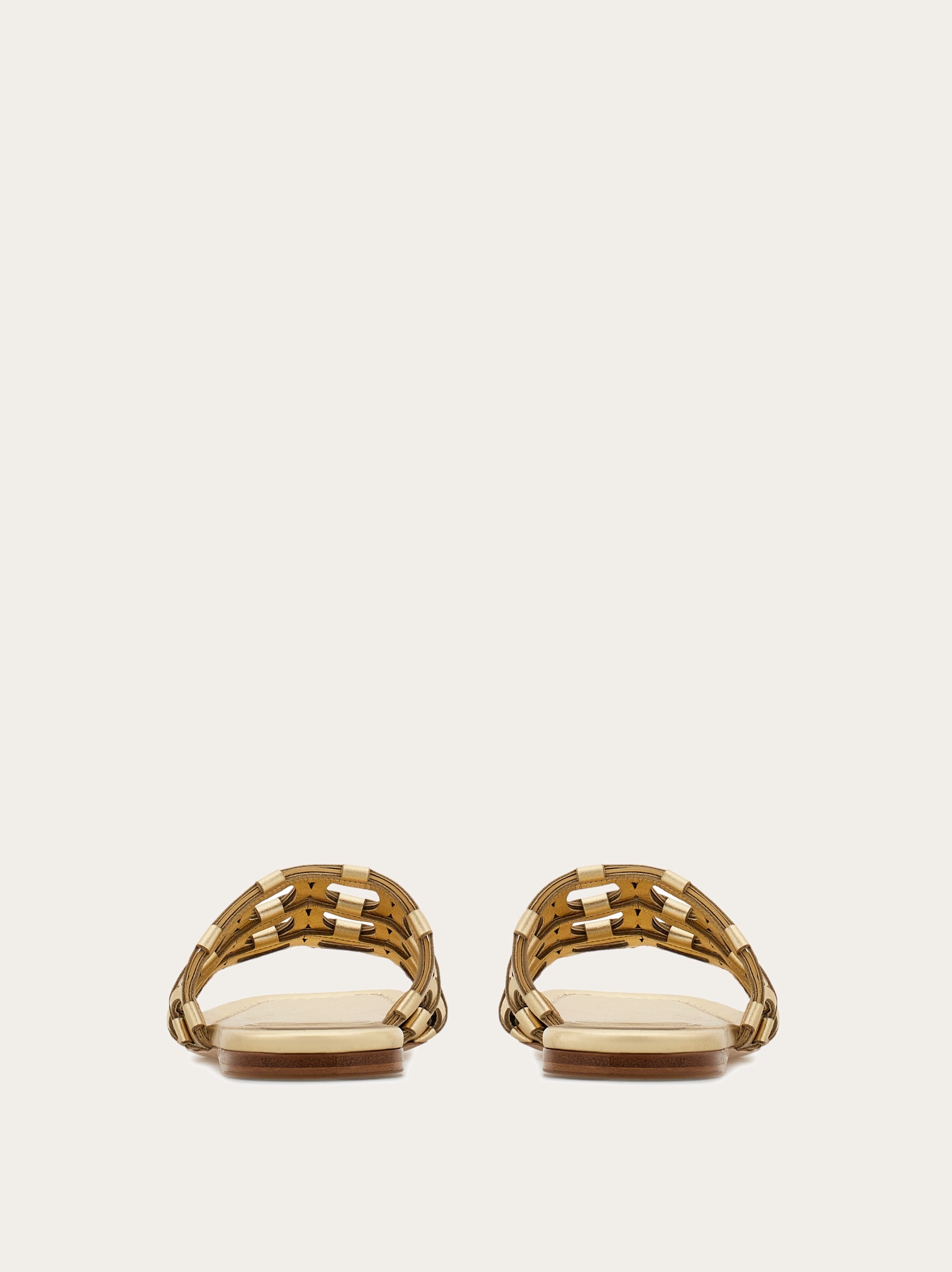 サンダル・ミュール FERRAGAMO GANCINI SLIDES Gancini slide - Women | Ferragamo