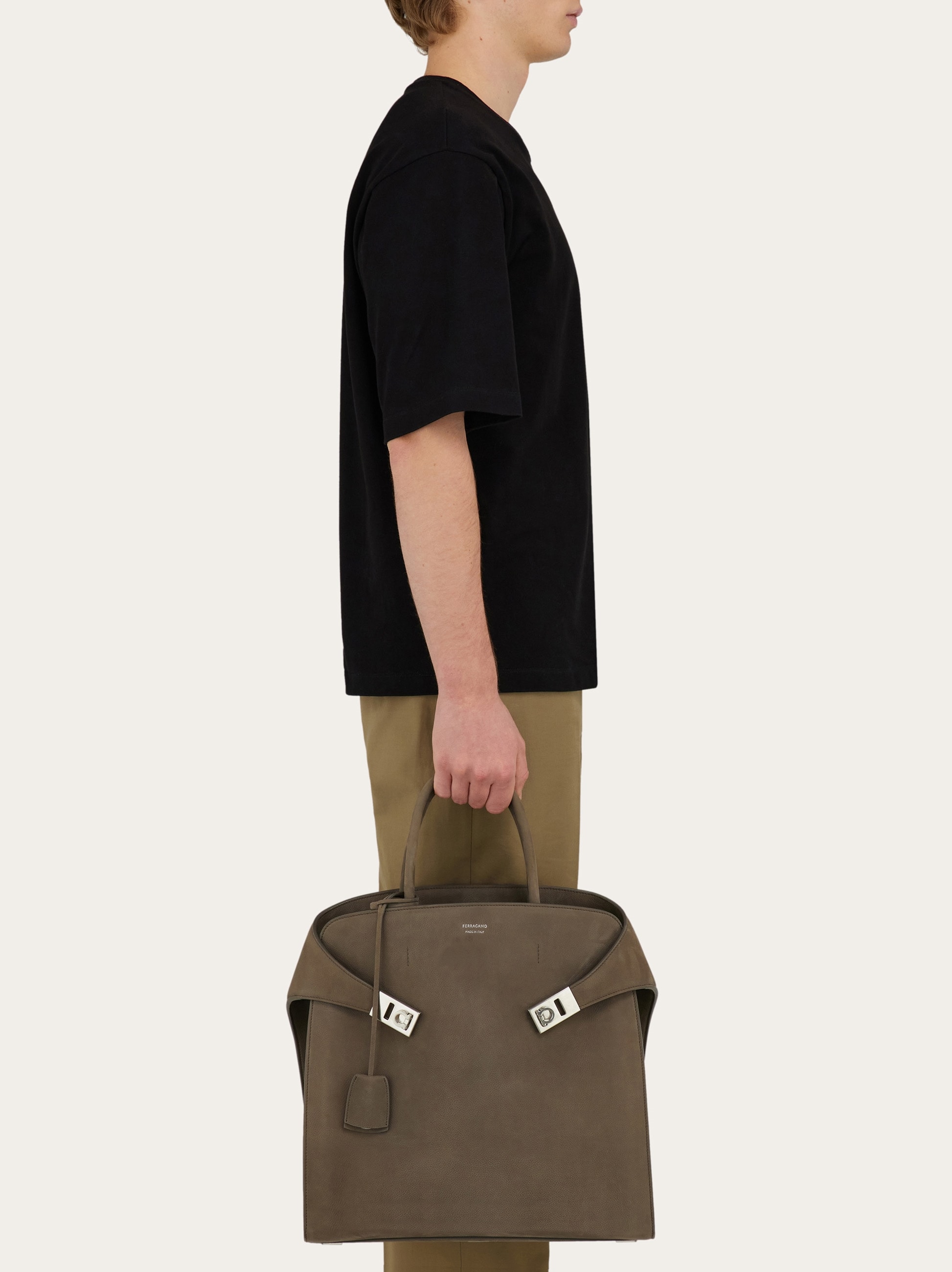 【SALVATORE FERRAGAMO】HUG GANCINI TOTE BAG Hug handbag (L) - Women | Ferragamo