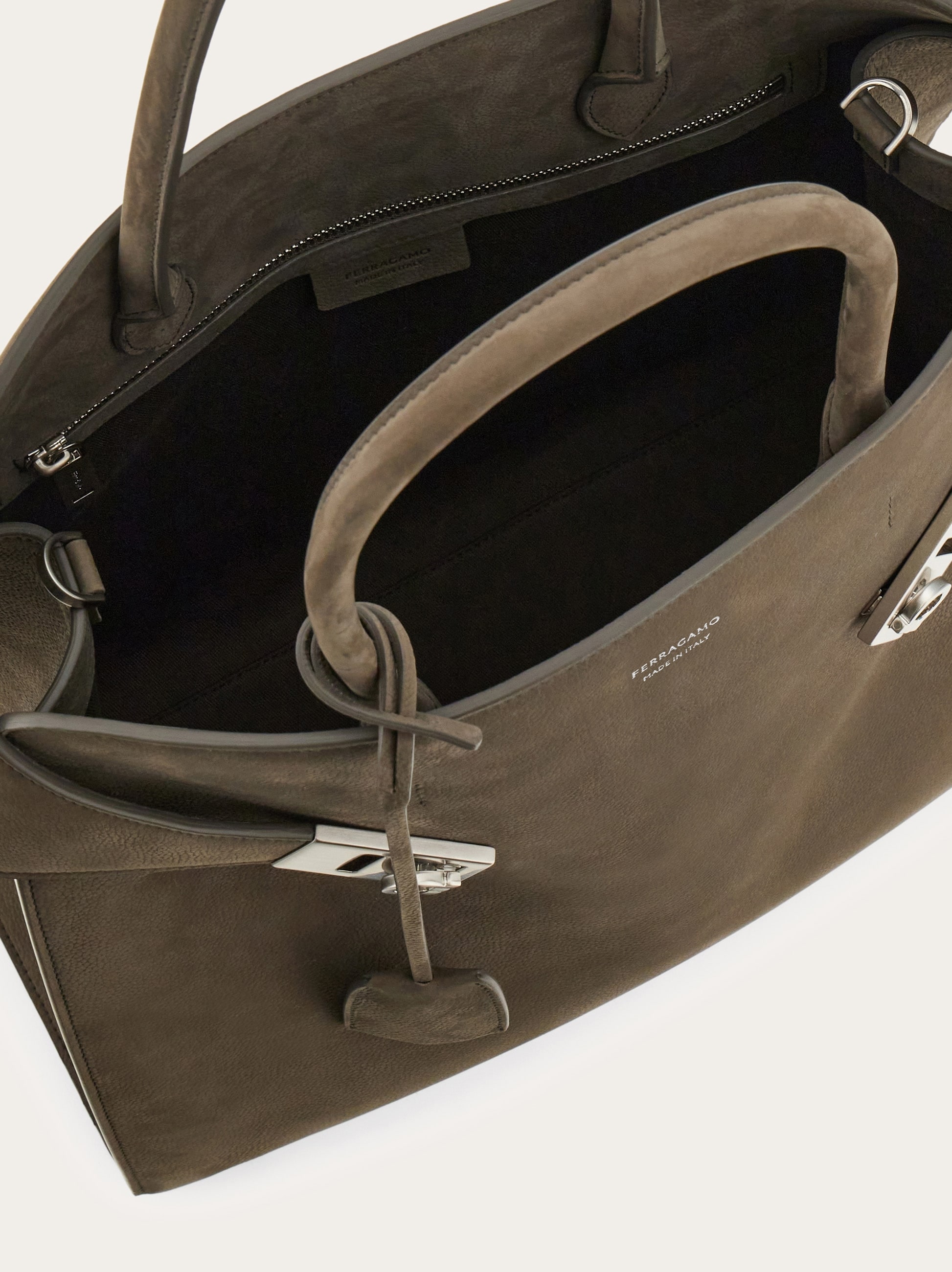 【Ferragamo】ハグ ラージ トートバッグ Hug トートバッグ - メンズ | Ferragamo