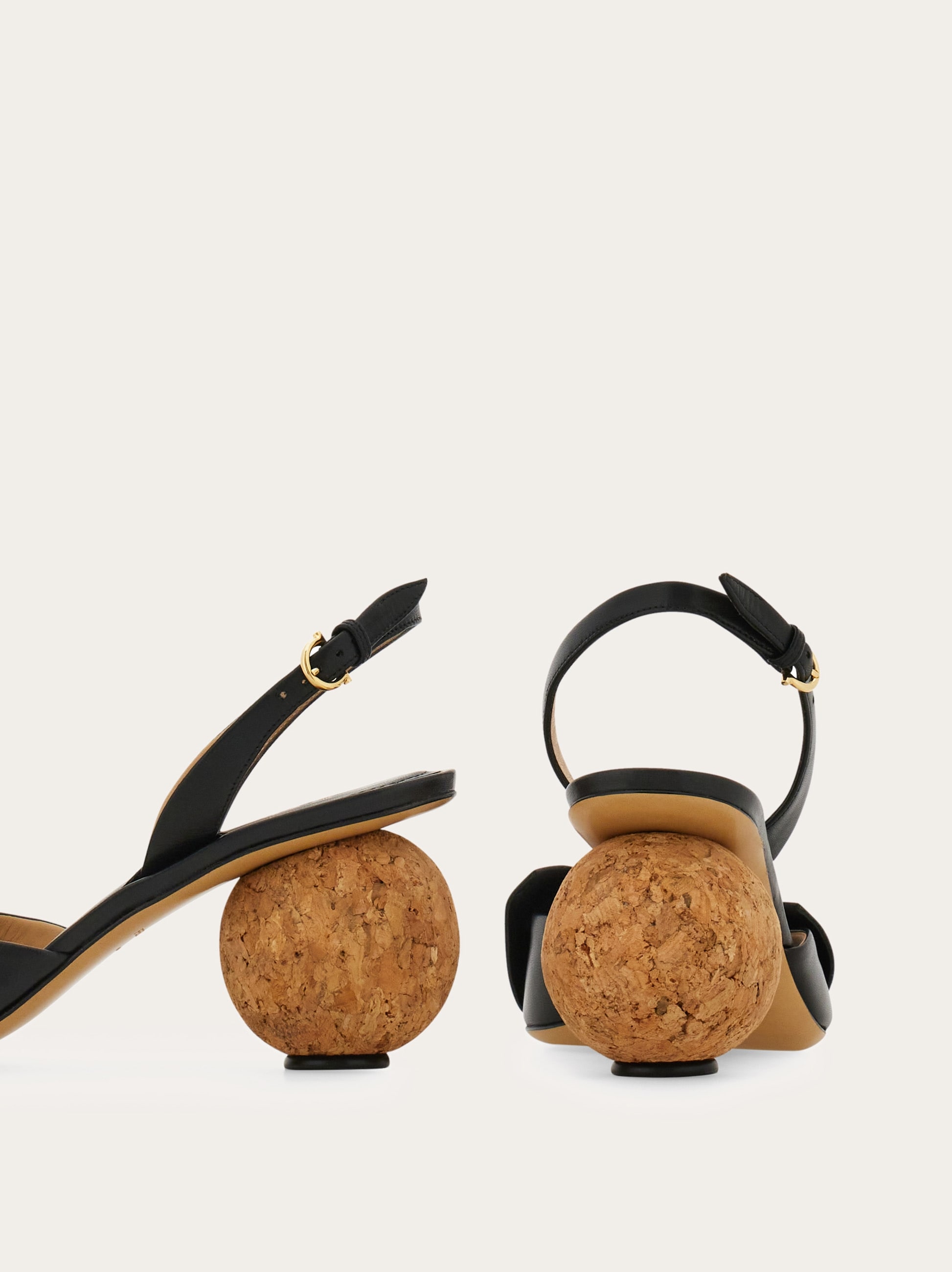 【美品】サルヴァトーレ フェラガモ ウッド ウェッジ サンダル 7 イタリア製 美品】サルヴァトーレ フェラガモ ウッド ウェッジ サンダル 7