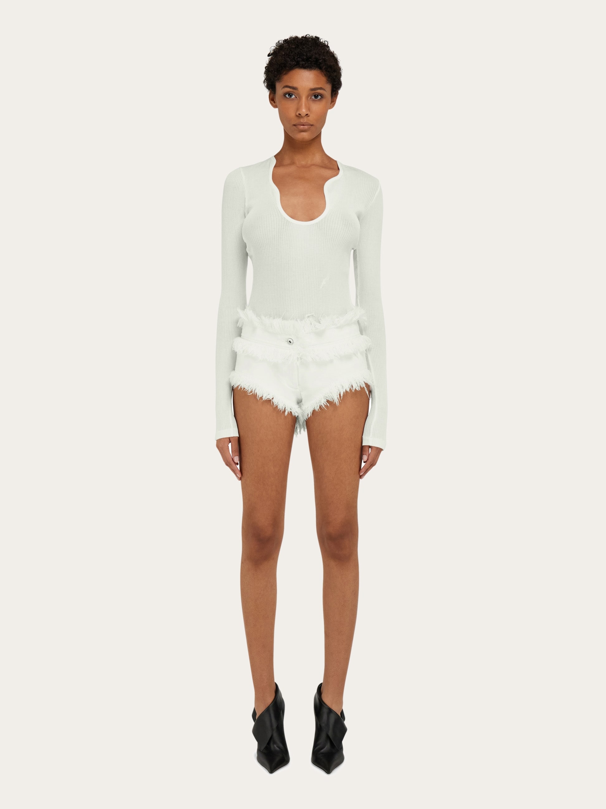 ショートパンツ TAGLIATORE Woman Short Ivory BEFFIE340205 EX821 Tailored Italian Cotton Skort in Dresses & Skirts | Vince