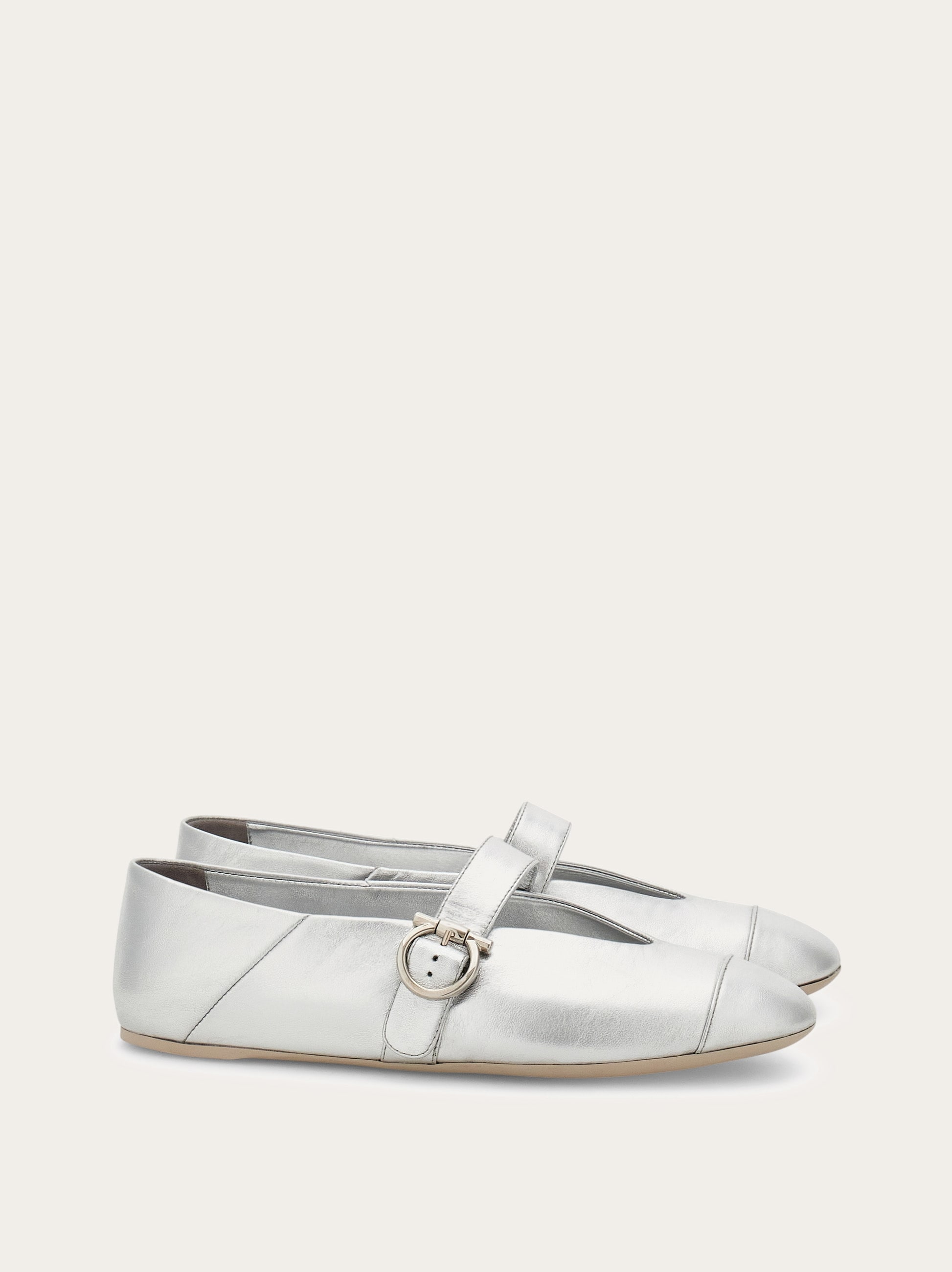 美品　Salvatore Ferragamo ホワイト フラットシューズ 楽天市場】フェラガモ フラットシューズ（カラーホワイト）（靴
