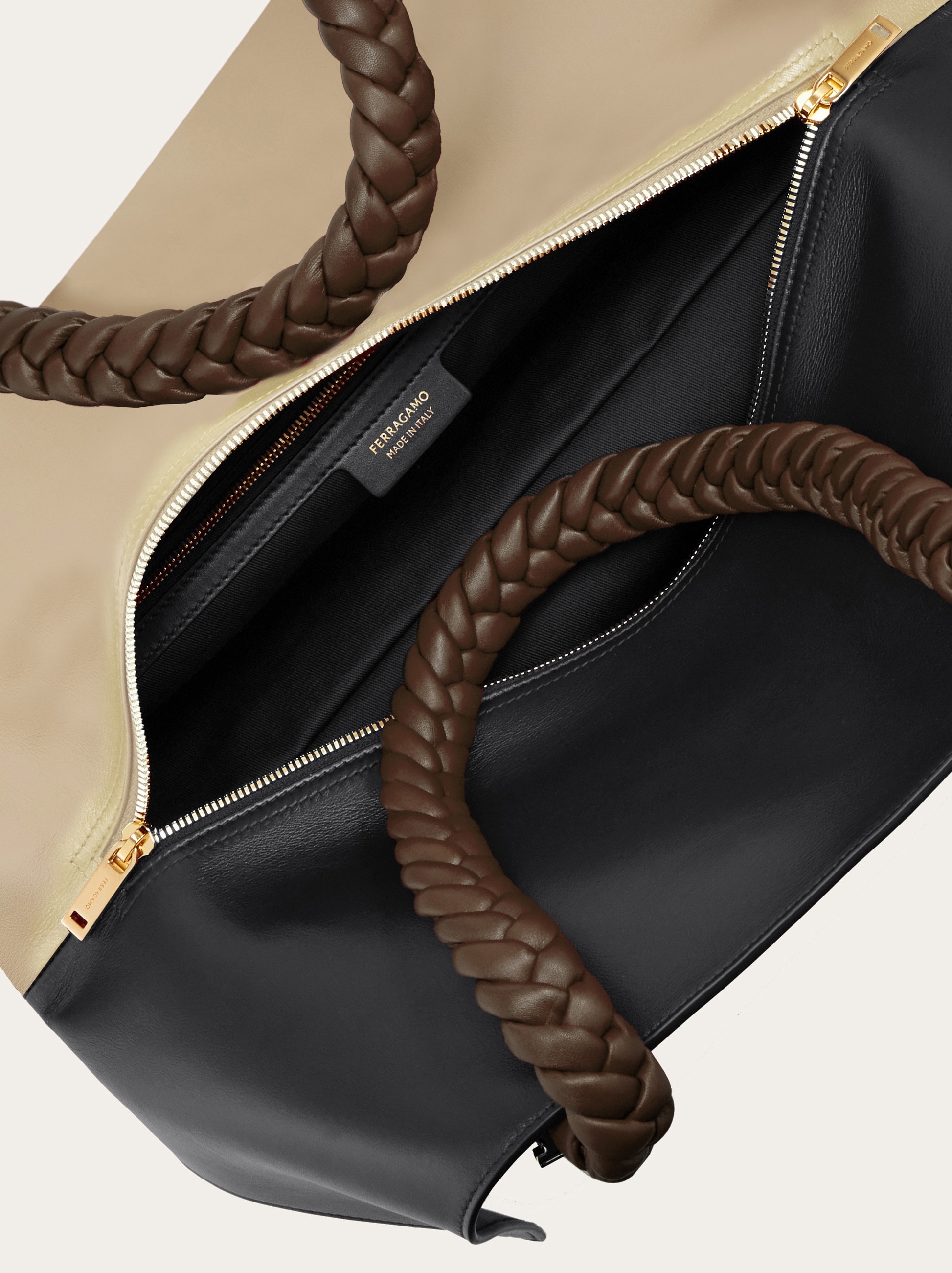 【関税&送料込】Ferragamo Shoulder Bag. Folded shoulder bag (L) - Women | Ferragamo
