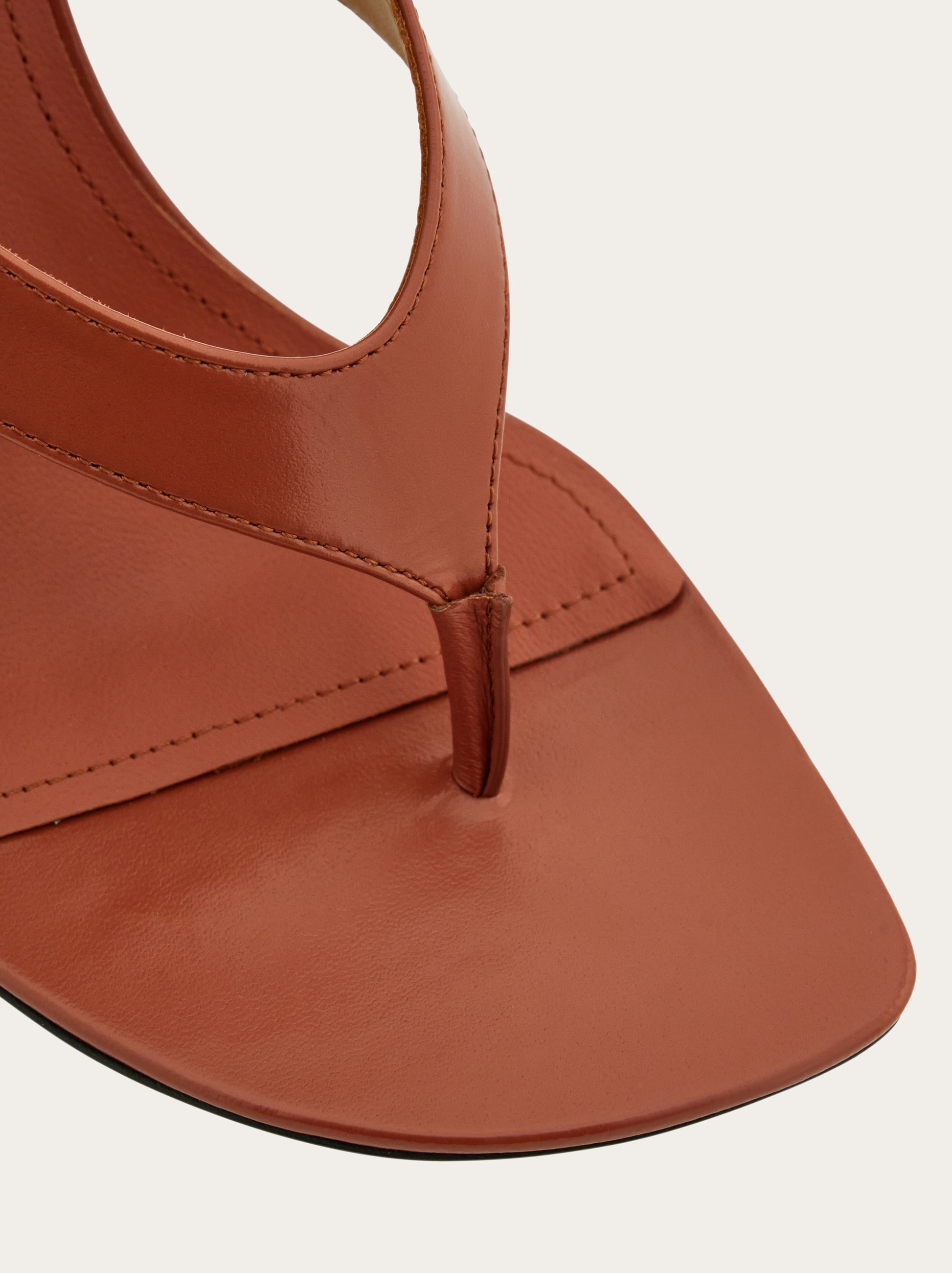 Salvadore Ferragamo POLLYメタリックブラウン5 1/2C Amazon.com: Salvatore Ferragamo Grey gradient Oval Ladies