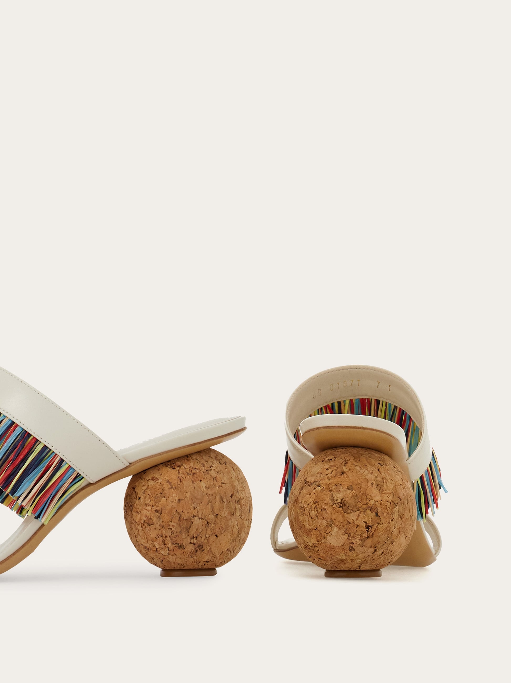 サンダル・ミュール FERRAGAMO SANDAL (01G1697635721C AMARETTI) Fringed sandal - Women | Ferragamo