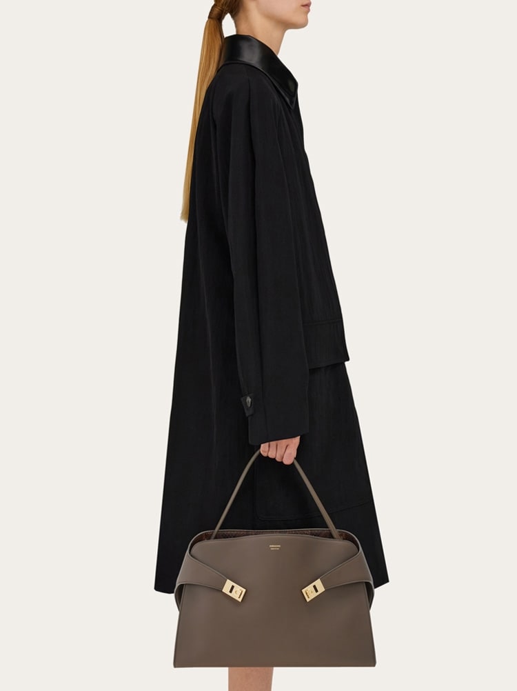 Bolso de hombro Hug soft bicolor (L) Gallery image 3