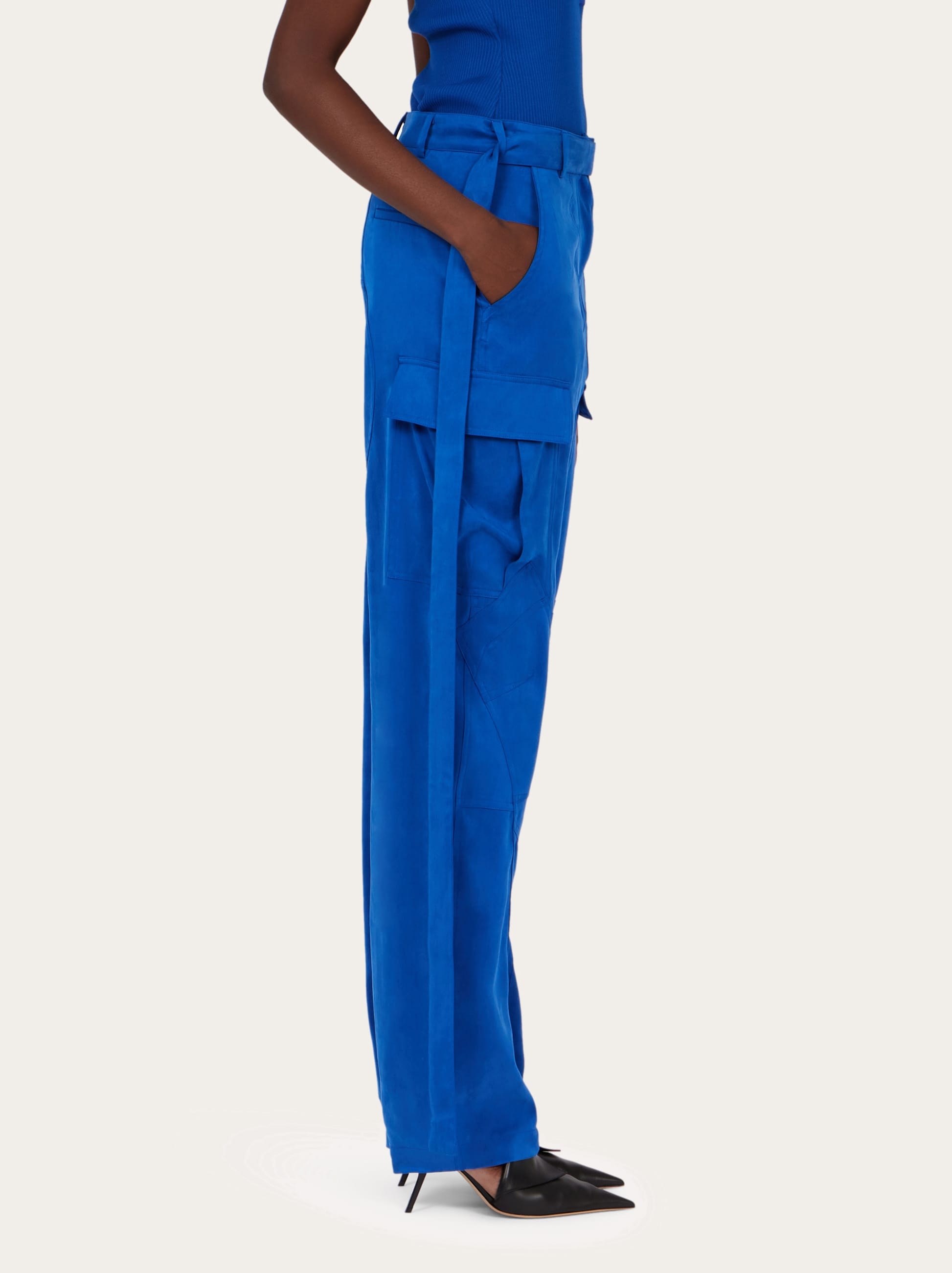 パンツ FERRAGAMO SS25 Cargo pants (782700 BLUE) 782700_01_cart_r20.jpg