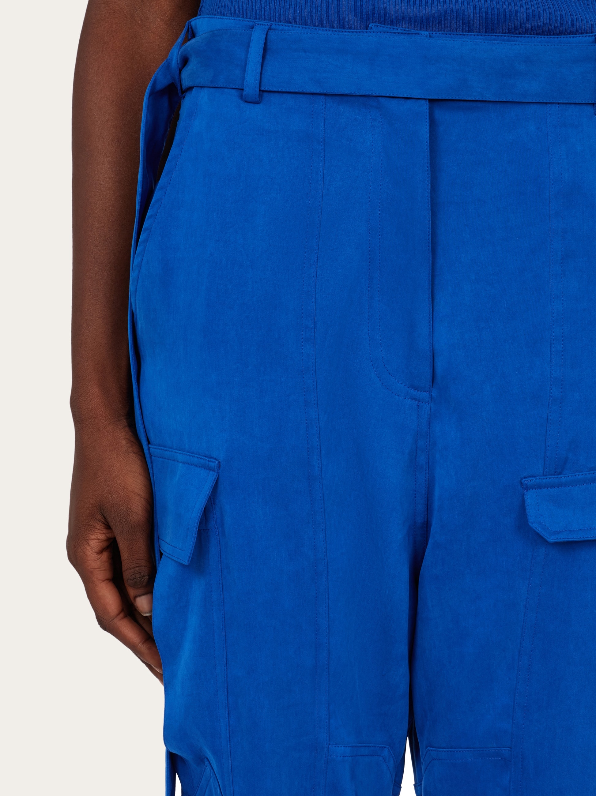 ボトムスその他 Ferragamo Electric blue cargo trousers Cargo trouser - Women | Ferragamo