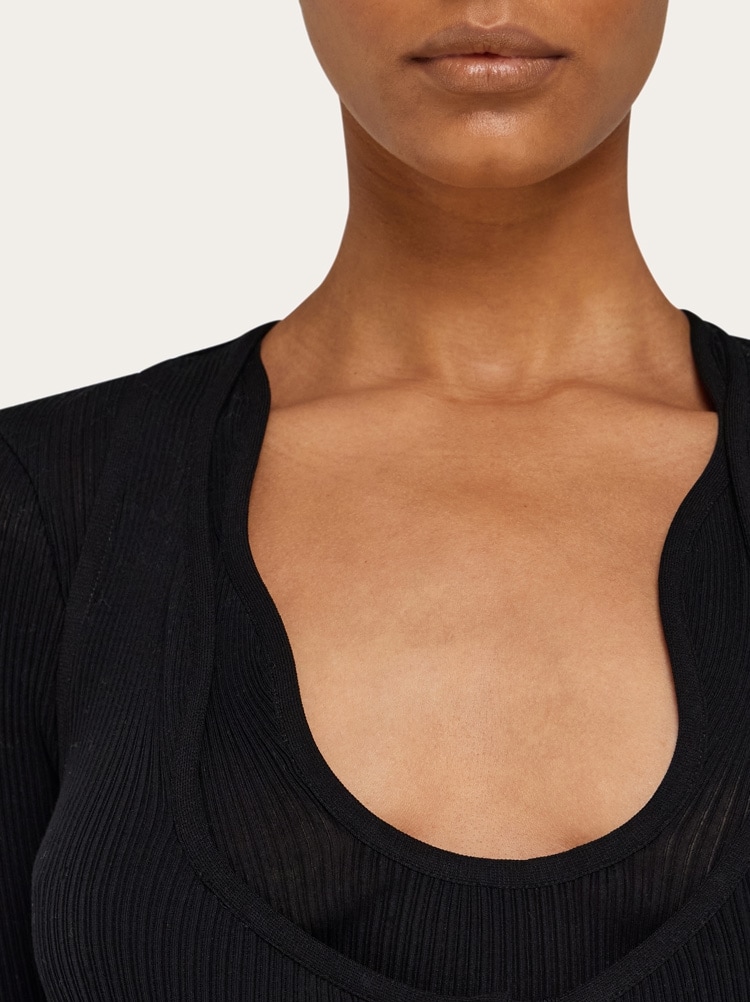 Top with rippled neckline Gallery image 5
