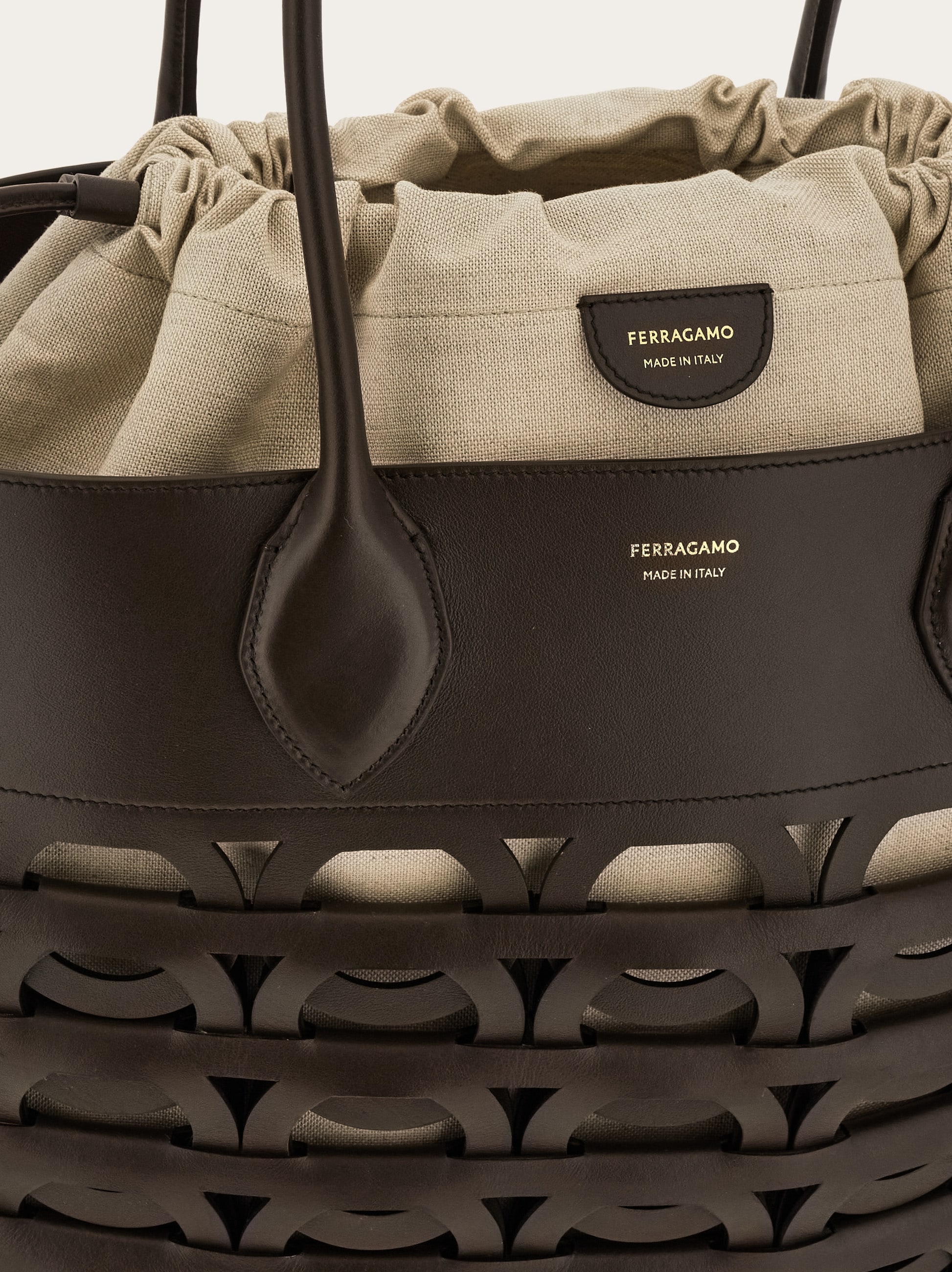 トートバッグ FERRAGAMO GANCINI TOTE BAG Gancini tote bag (L) - Women | Ferragamo