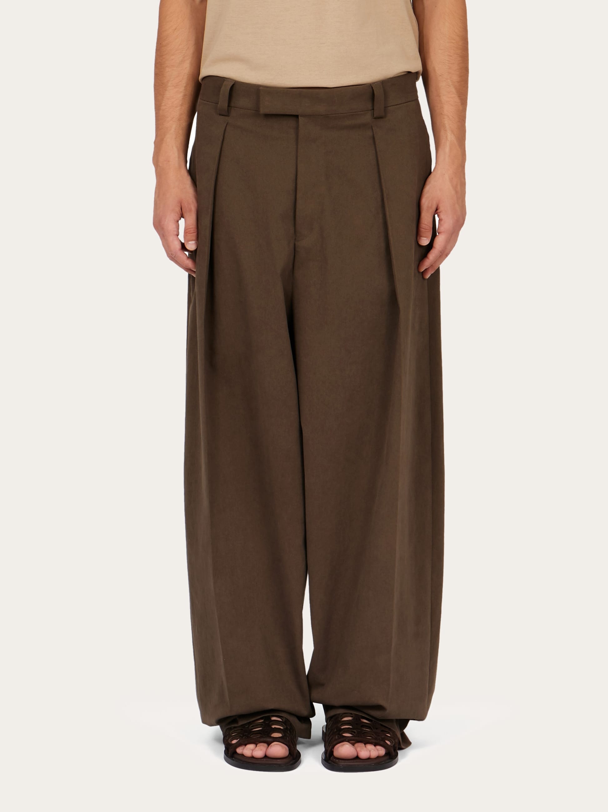 ボトムスその他 Ferragamo Espresso flared pants Trousers with inverted pleat - Women | Ferragamo