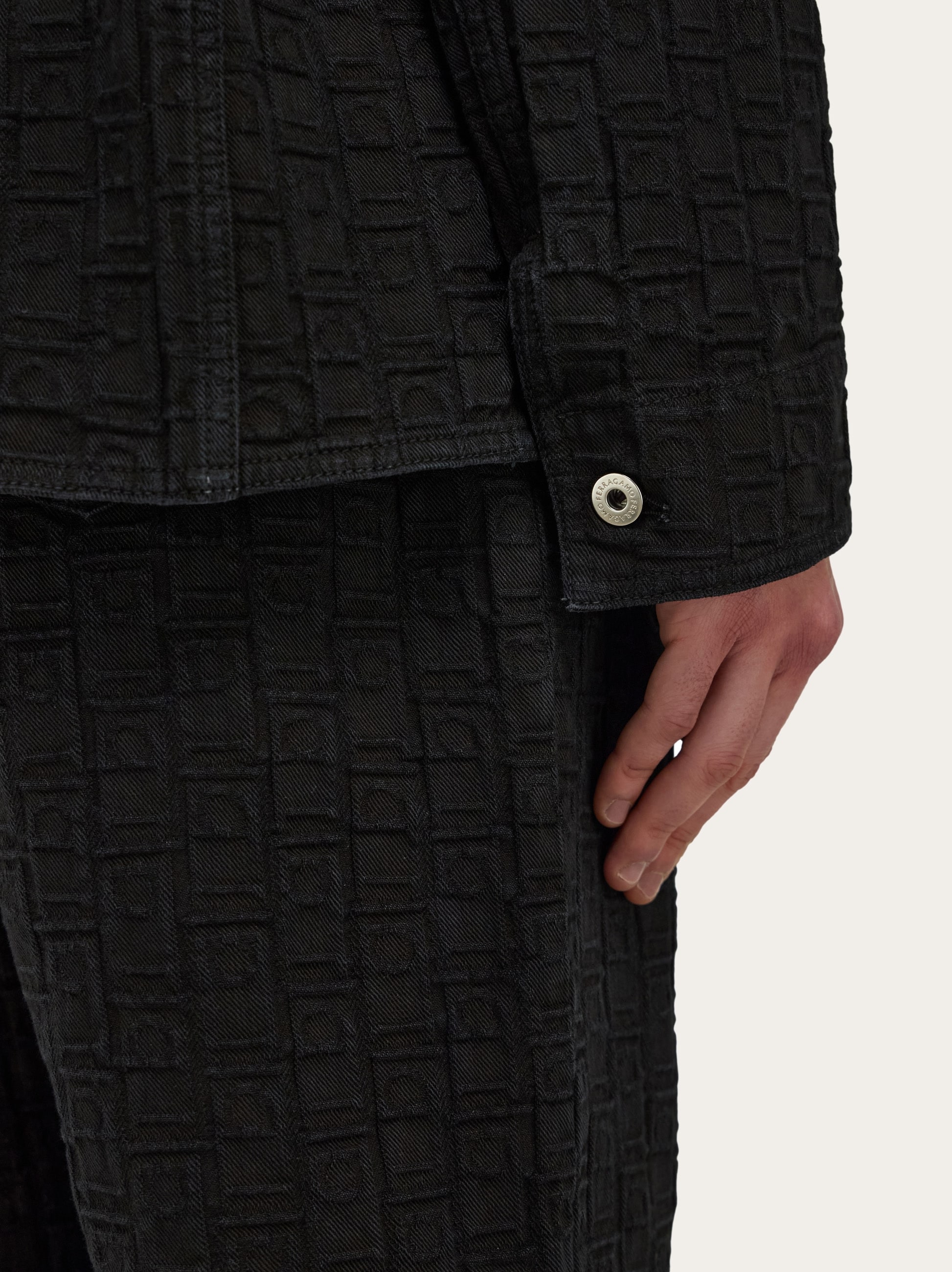 な*こ様 Salvatore Ferragamo ブラック ジャケット 40 Ferragamo Monogram over shirt - Men | Ferragamo