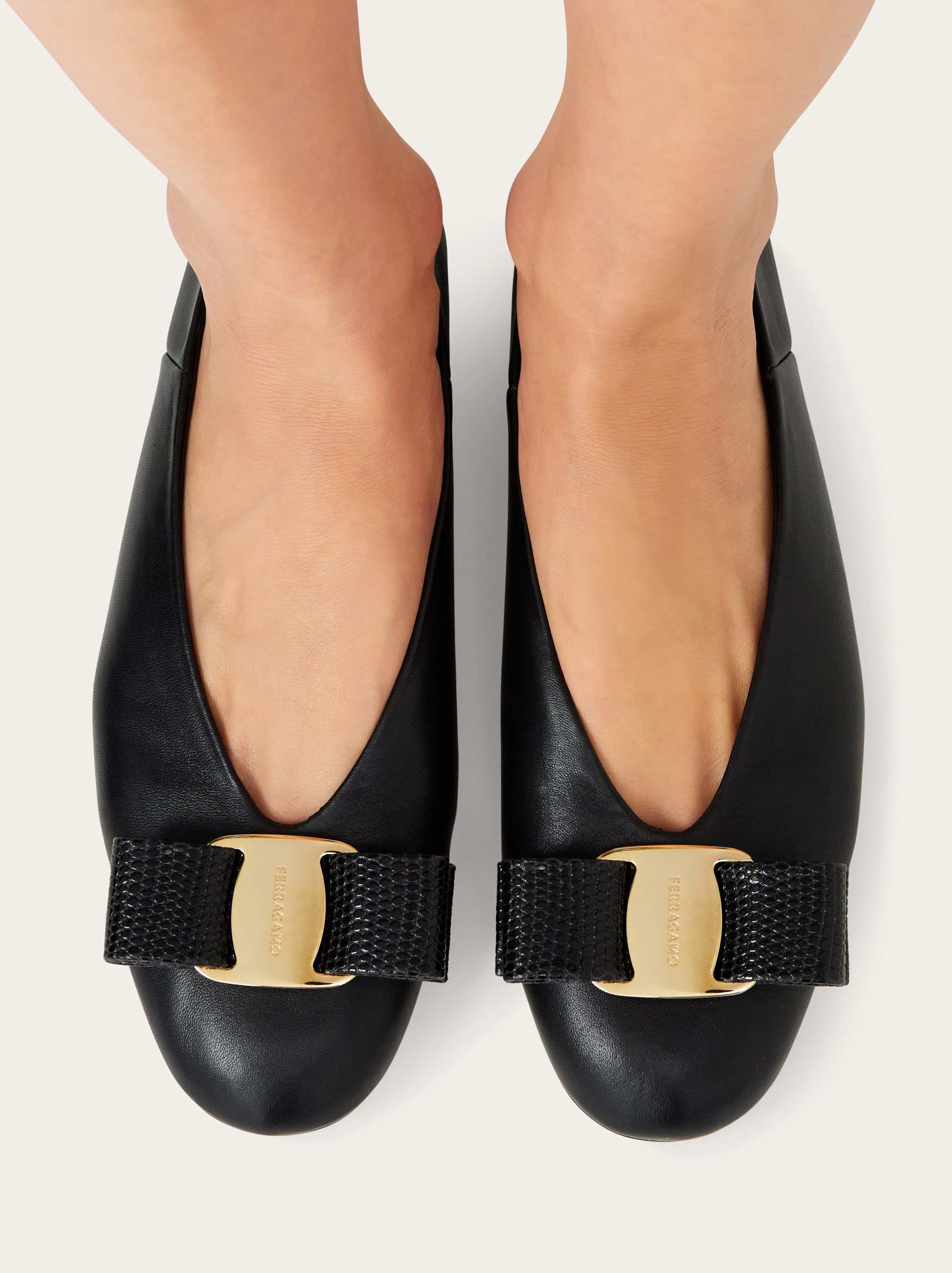 フラットシューズ FERRAGAMO Ferragamo Flat shoes Black (782883 01K221001) Vara bow flat - Women | Ferragamo