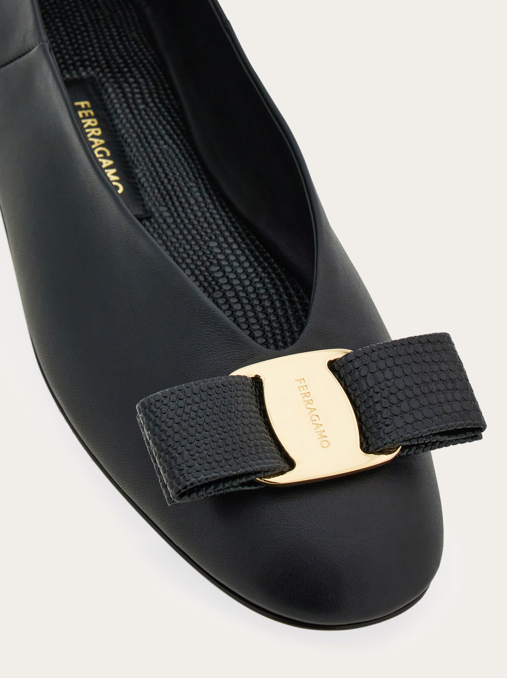 フラットシューズ FERRAGAMO Ferragamo Flat shoes Black (782883 01K221001) Vara bow flat - Women | Ferragamo