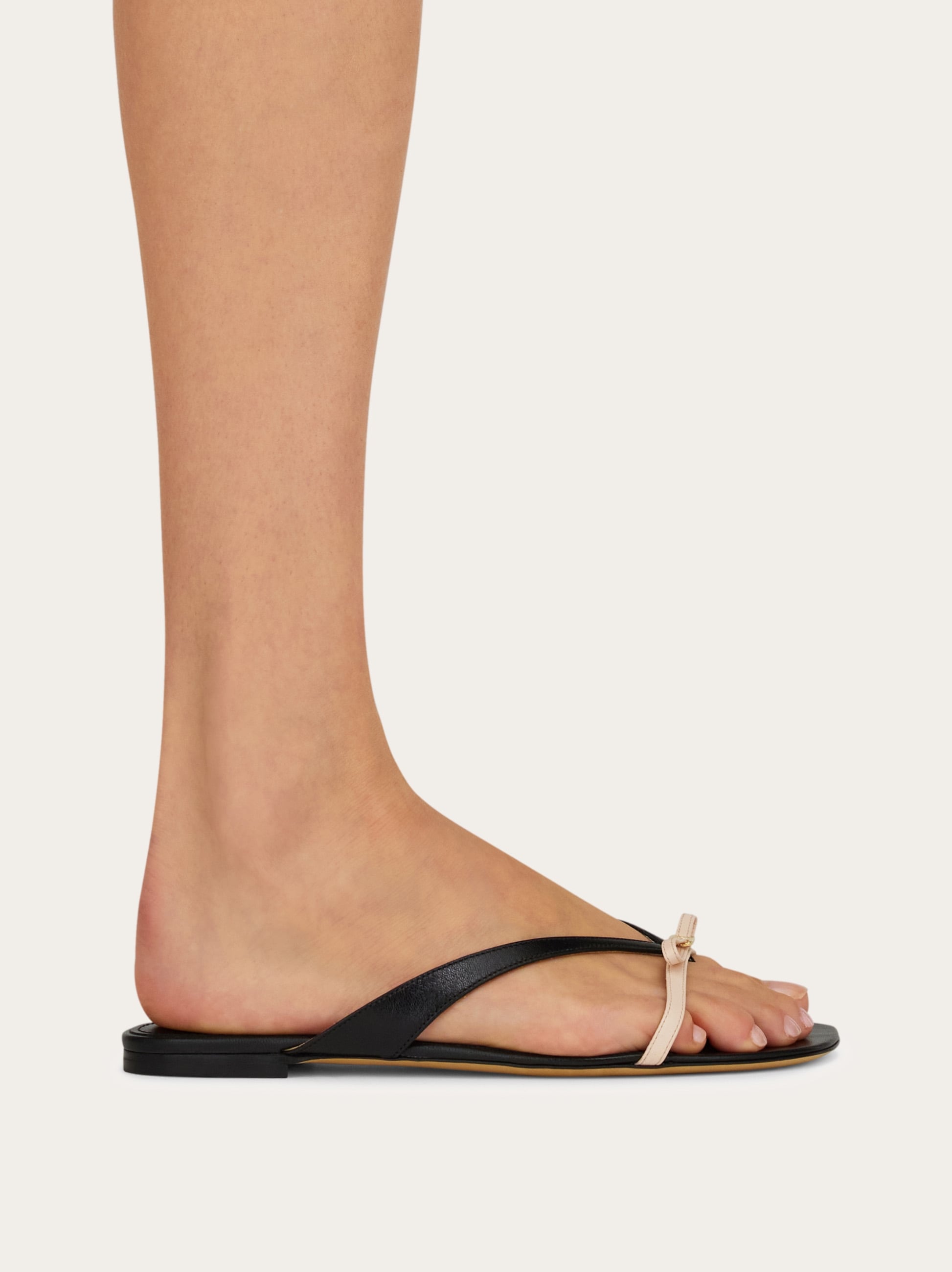 【FERRAGAMO】Mini bow flip flop Mini bow sandal - Women | Ferragamo