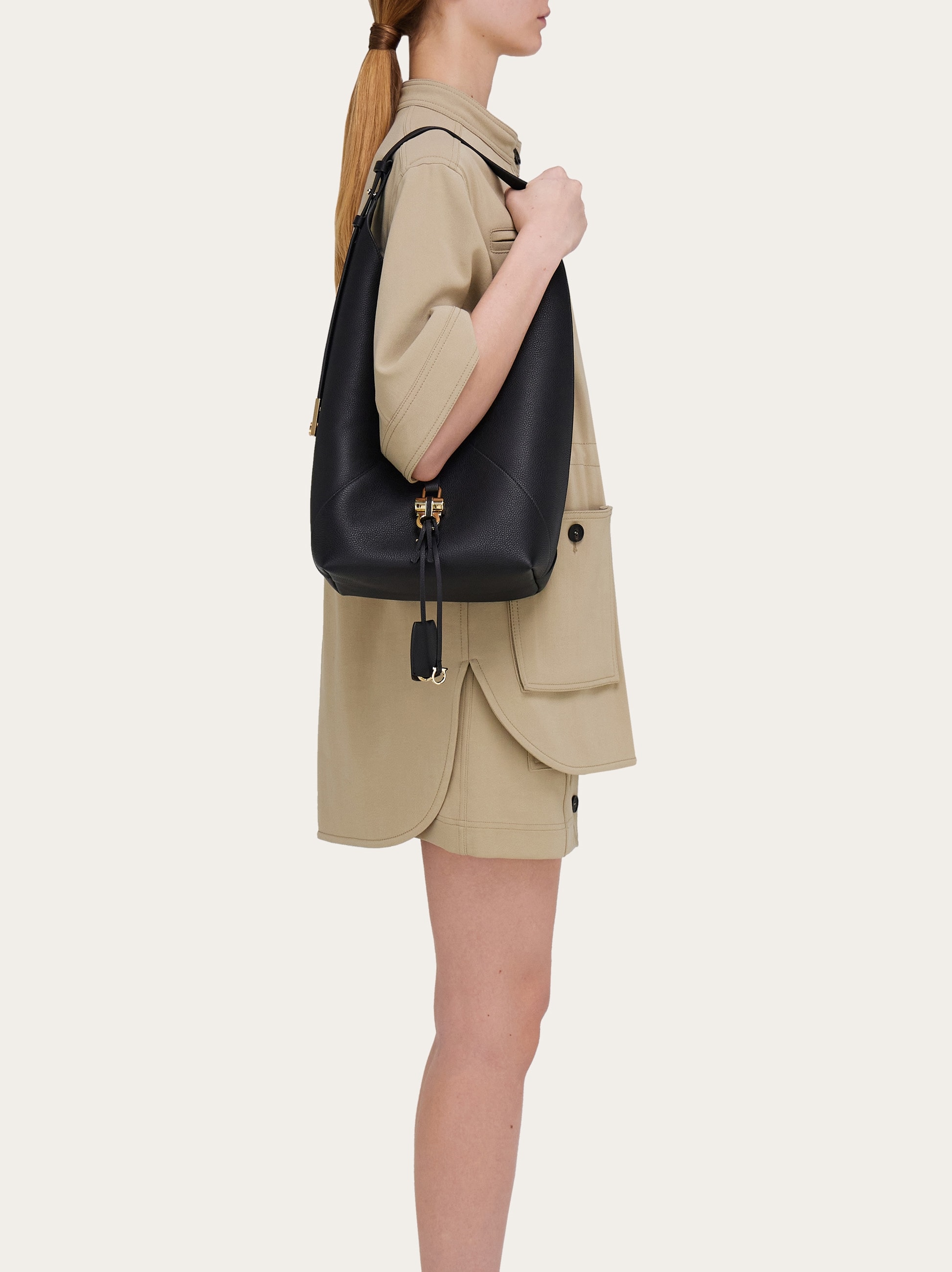 関税込 Ferragamo フェラガモ ホーボー ショルダーバッグ ホーボーバッグ FERRAGAMO(フェラガモ) バッグ・カバン