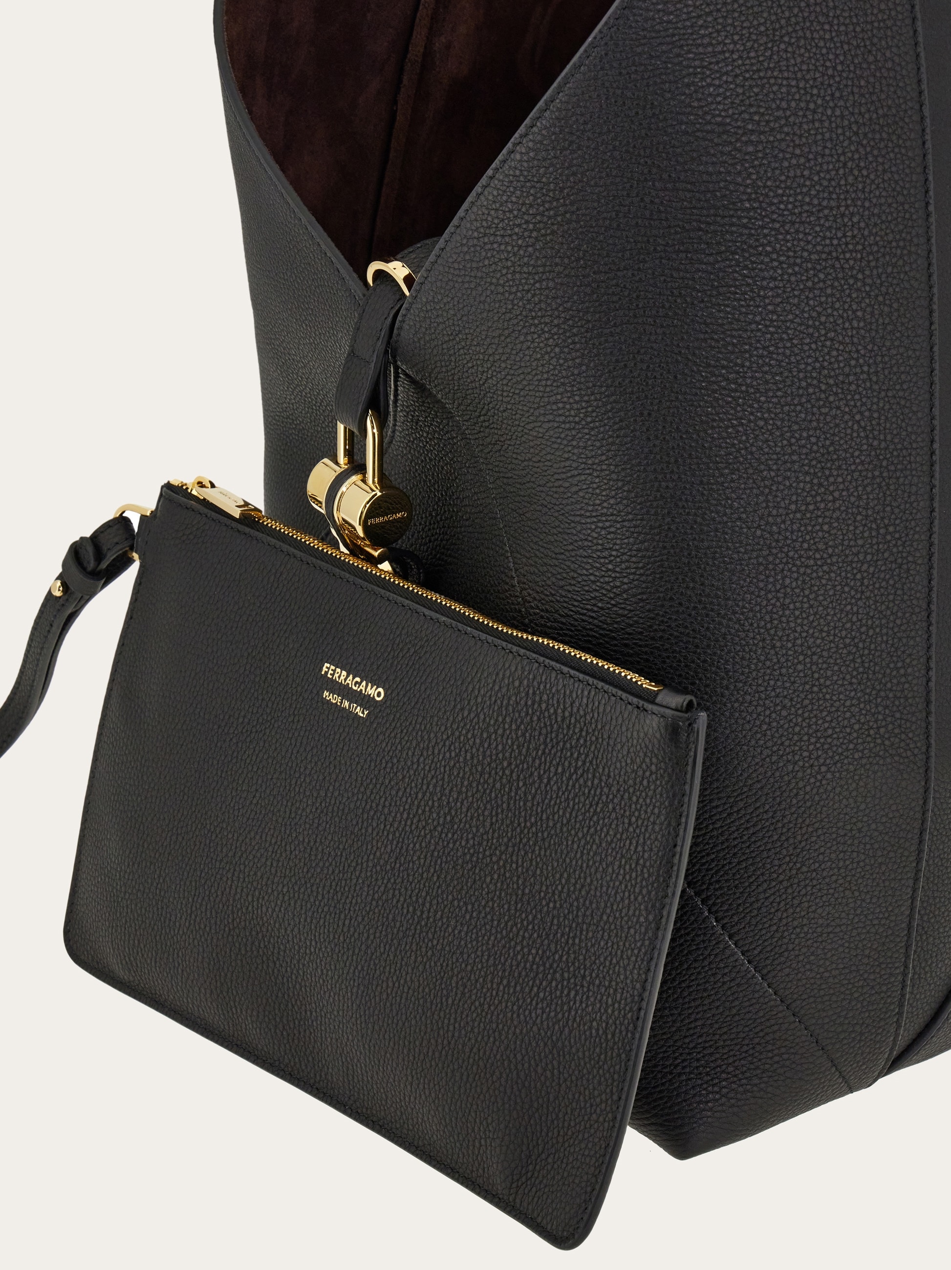 【FERRAGAMO】ホーボーバッグ(M) ホーボーバッグ(M) - ウィメンズ | Ferragamo