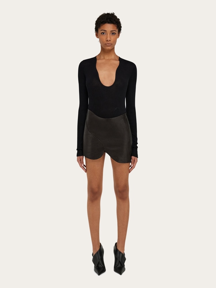 Mini jupe en cuir Gallery image 6