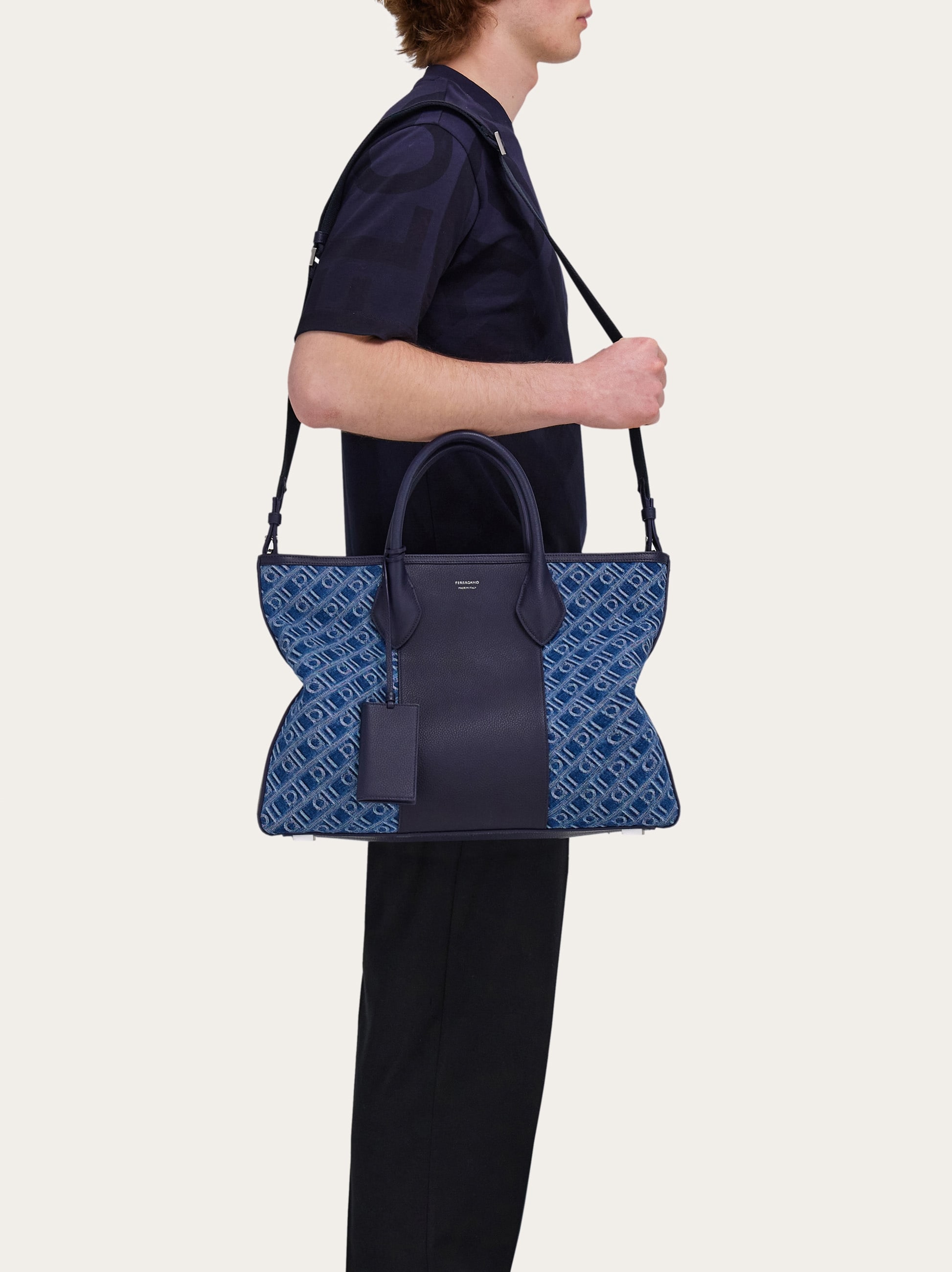 ✨高級✨ salvatore Ferragamo ピンストライプ柄 48 紺色 Salvatore Ferragamo Pony Hair Leather Medium Sophia Bag Blue