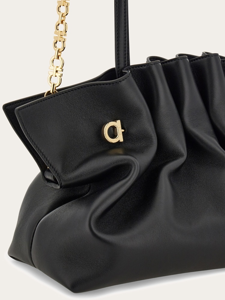 【★完売必至】Salvatore Ferragamo ☆ フェラガモ ソフトバッグ フェラガモ ソフトバッグ(M) - ウィメンズ | Ferragamo
