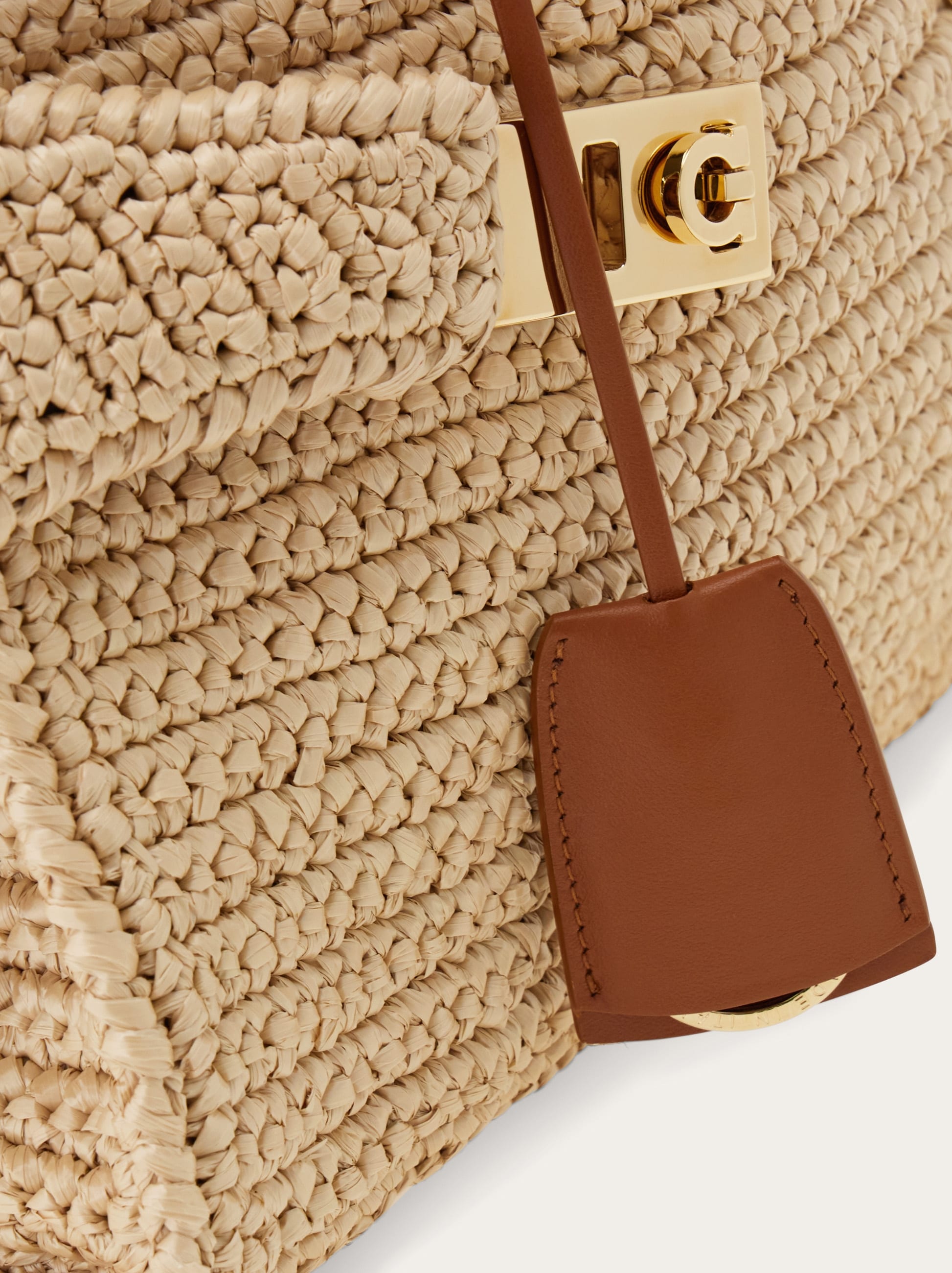 Hug handbag (M) - Women | Ferragamo
